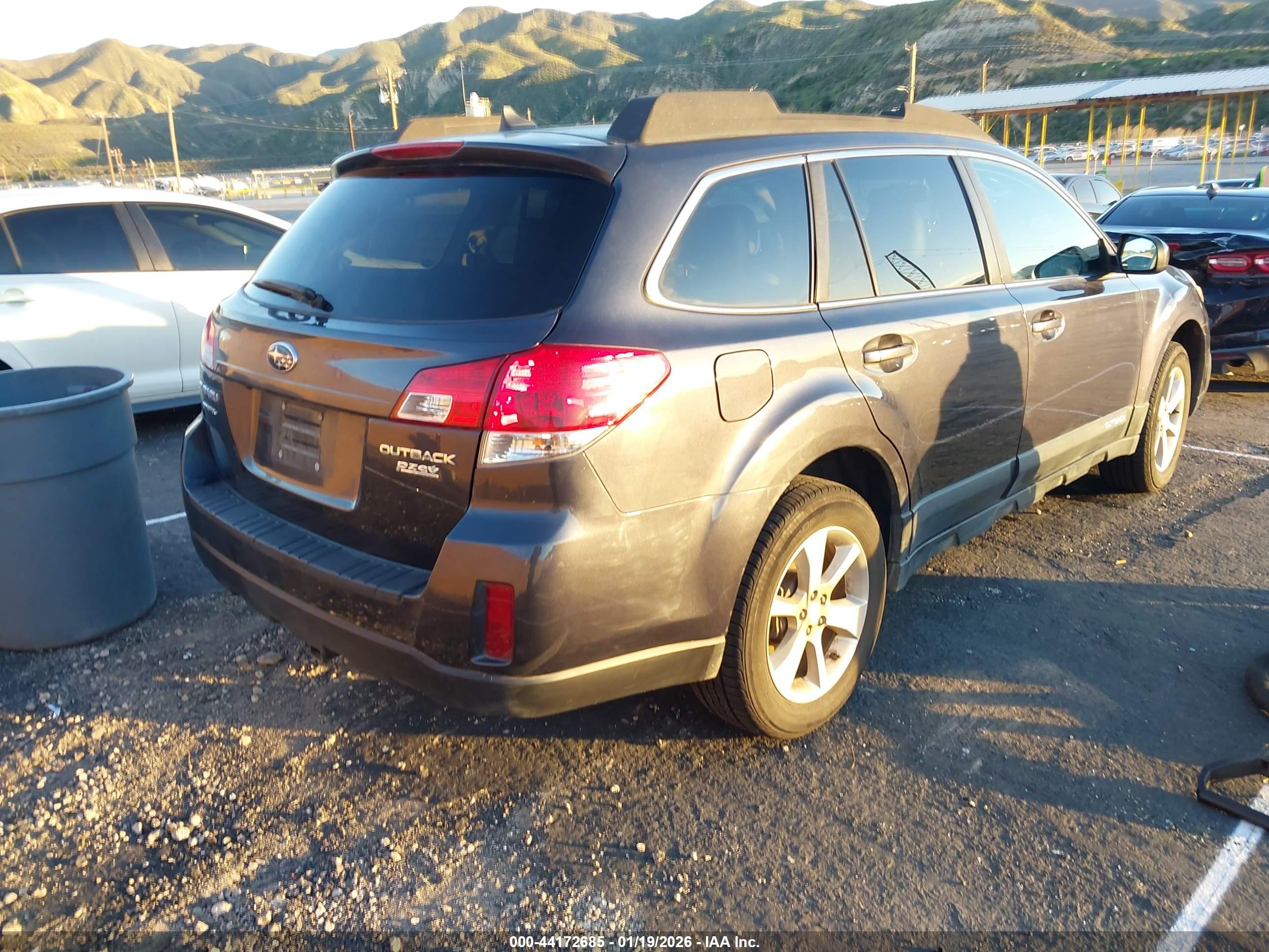 SUBARU OUTBACK image 4