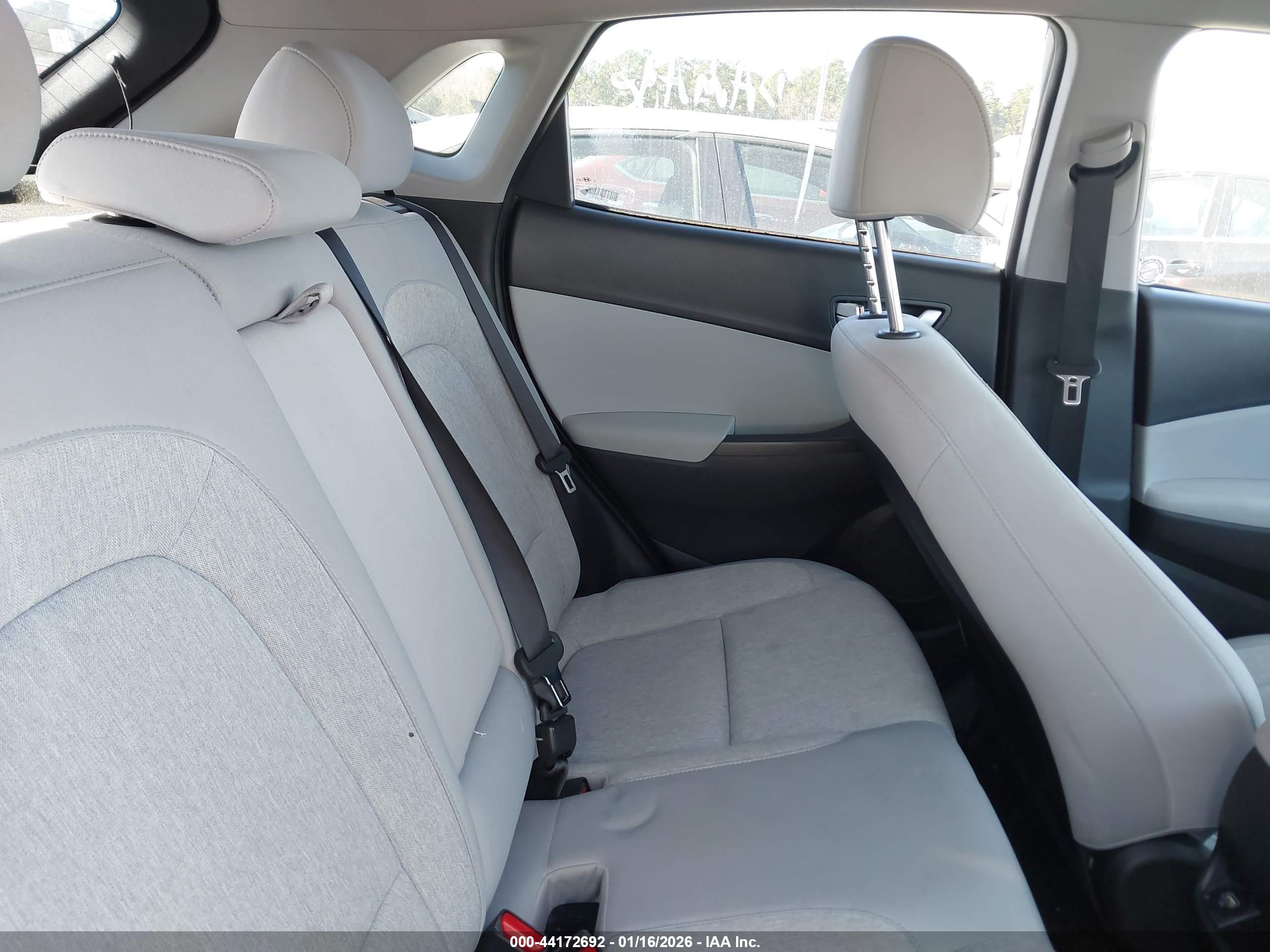 HYUNDAI KONA image 8
