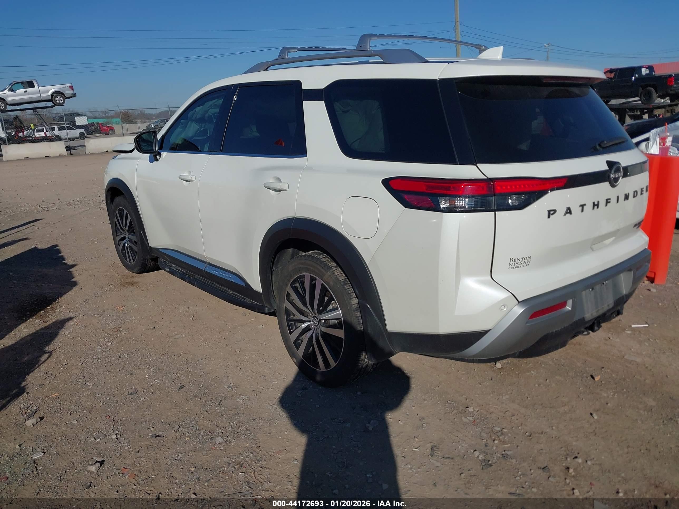 NISSAN PATHFINDER image 3