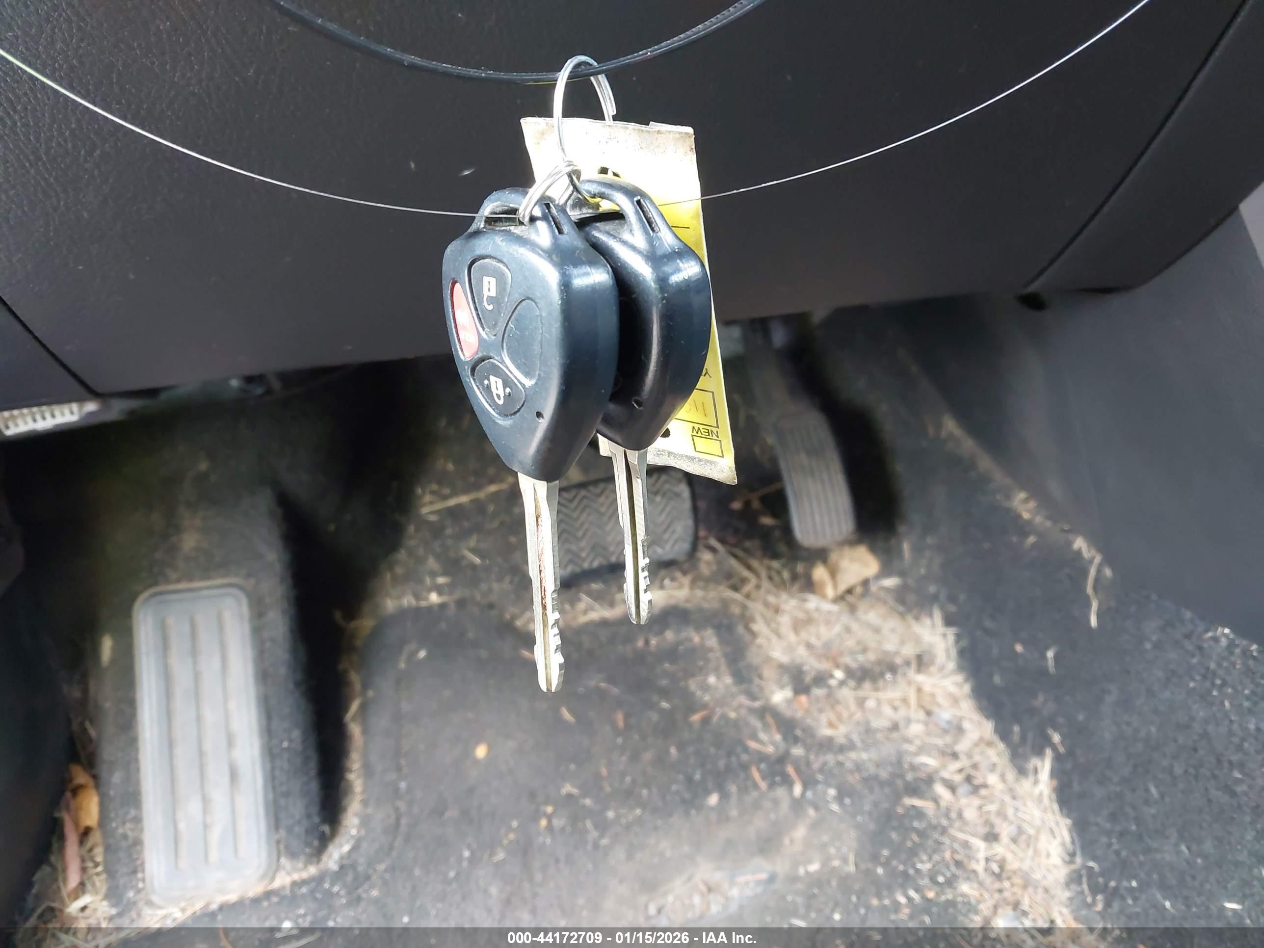 TOYOTA RAV4 image 11