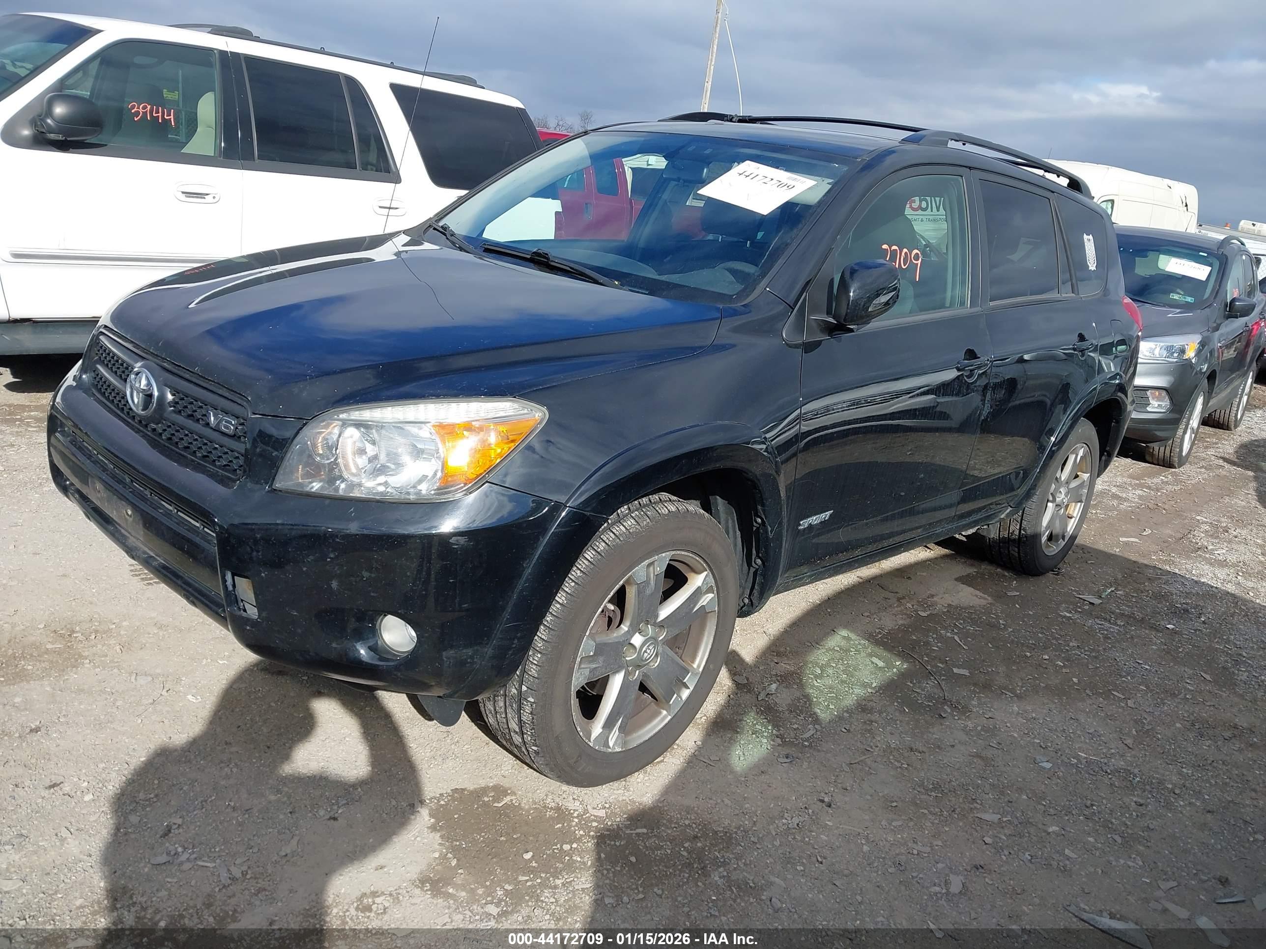 TOYOTA RAV4 image 2