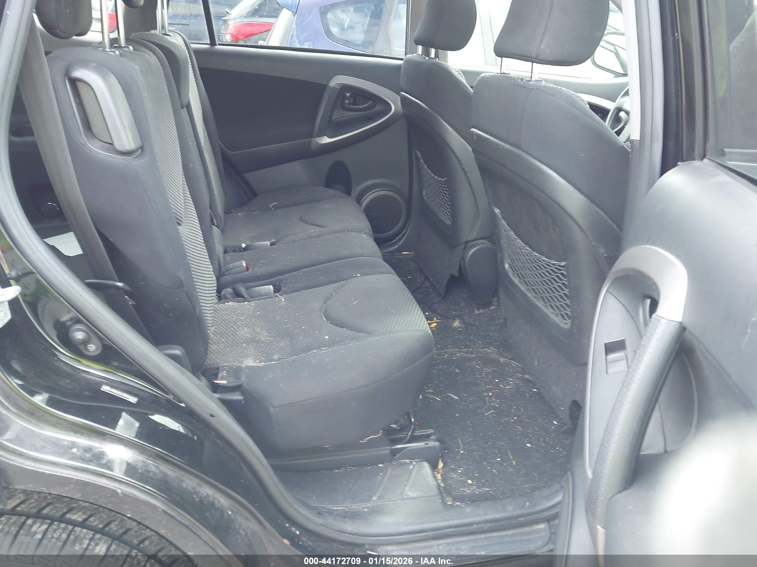 TOYOTA RAV4 image 8