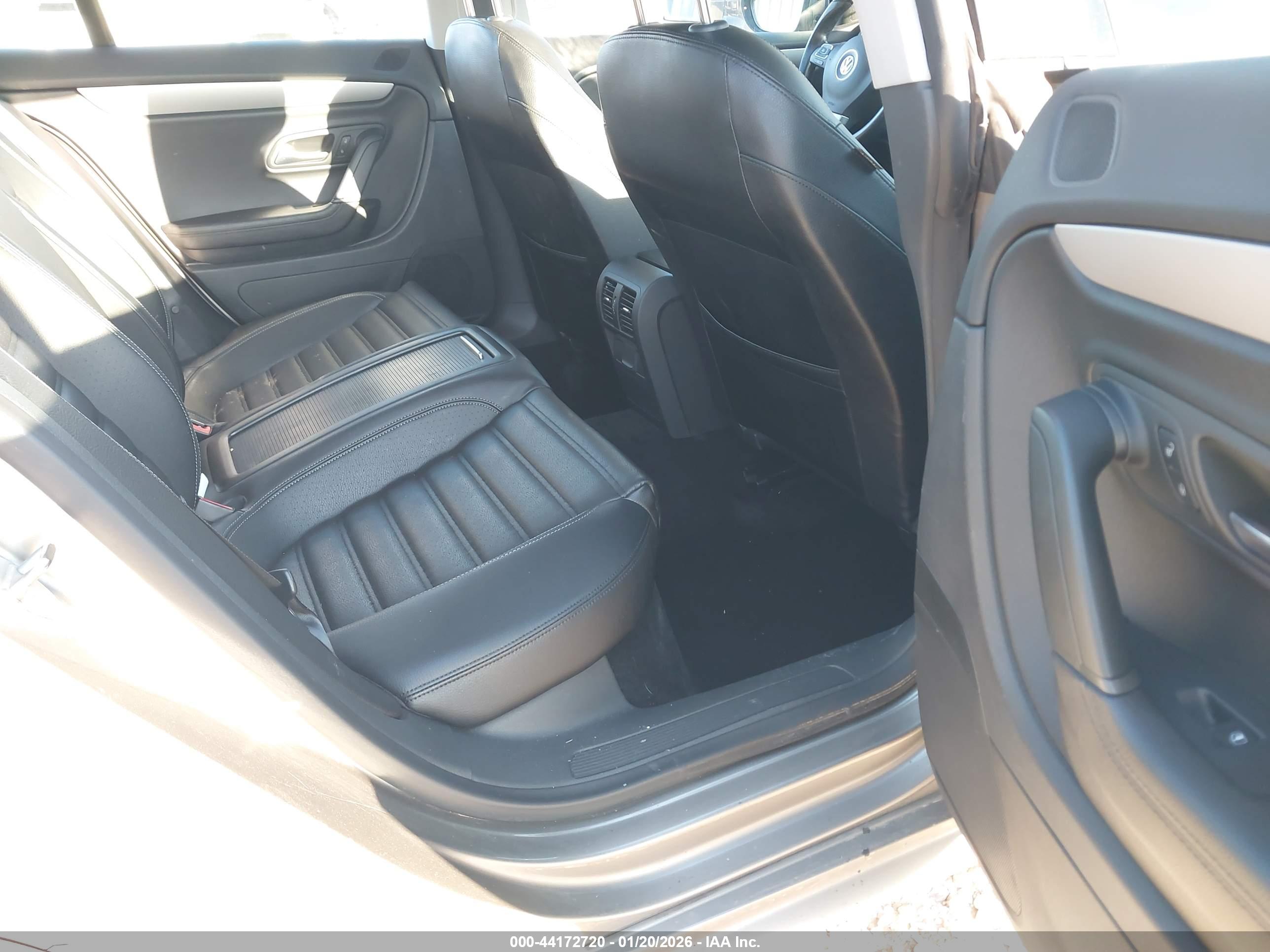 VOLKSWAGEN CC image 8