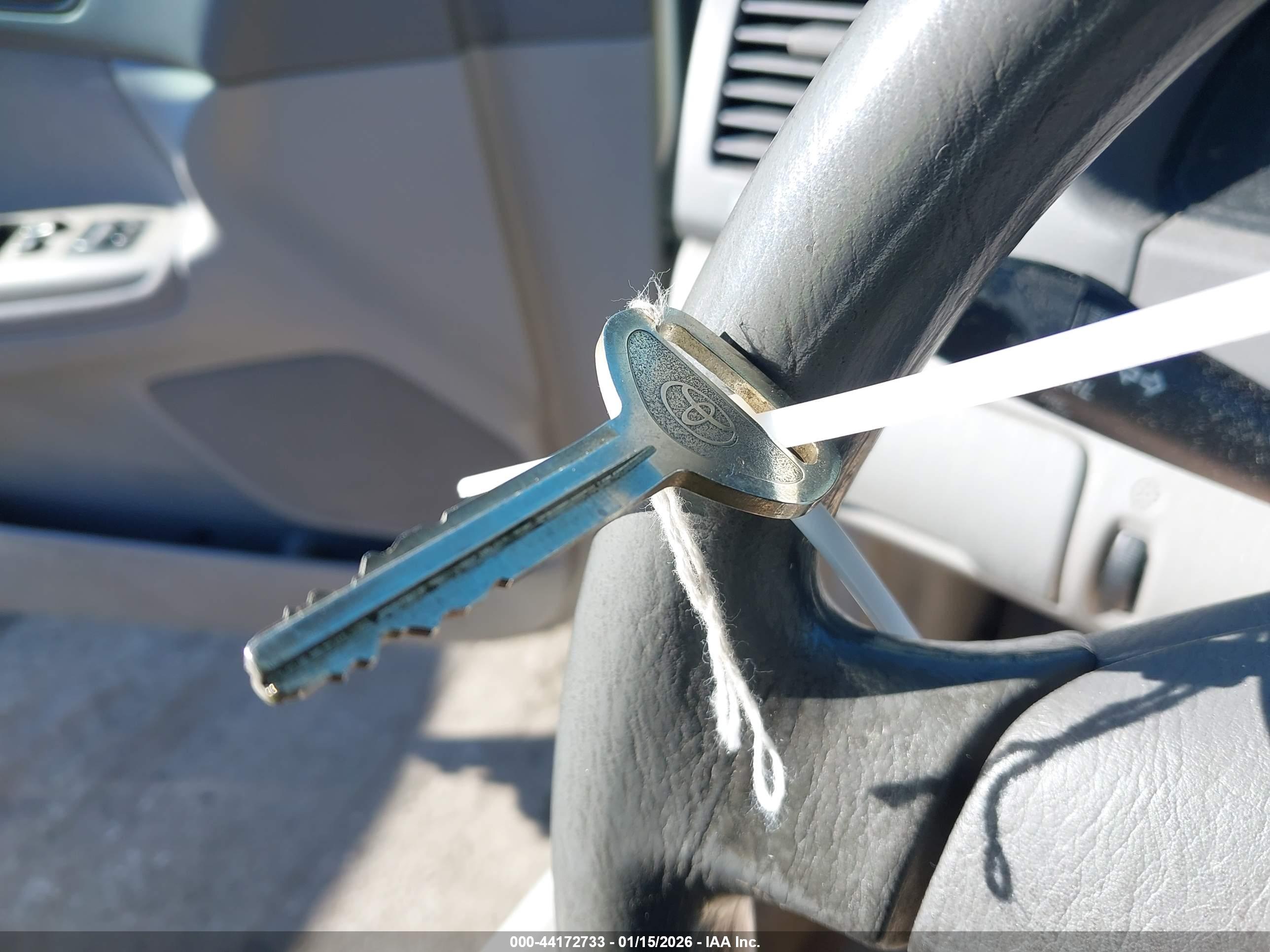 TOYOTA CAMRY image 11