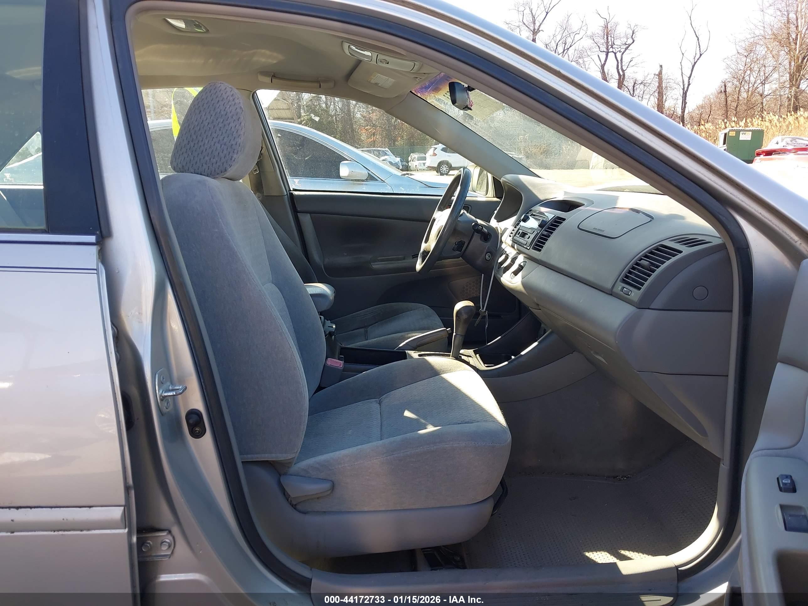 TOYOTA CAMRY image 5