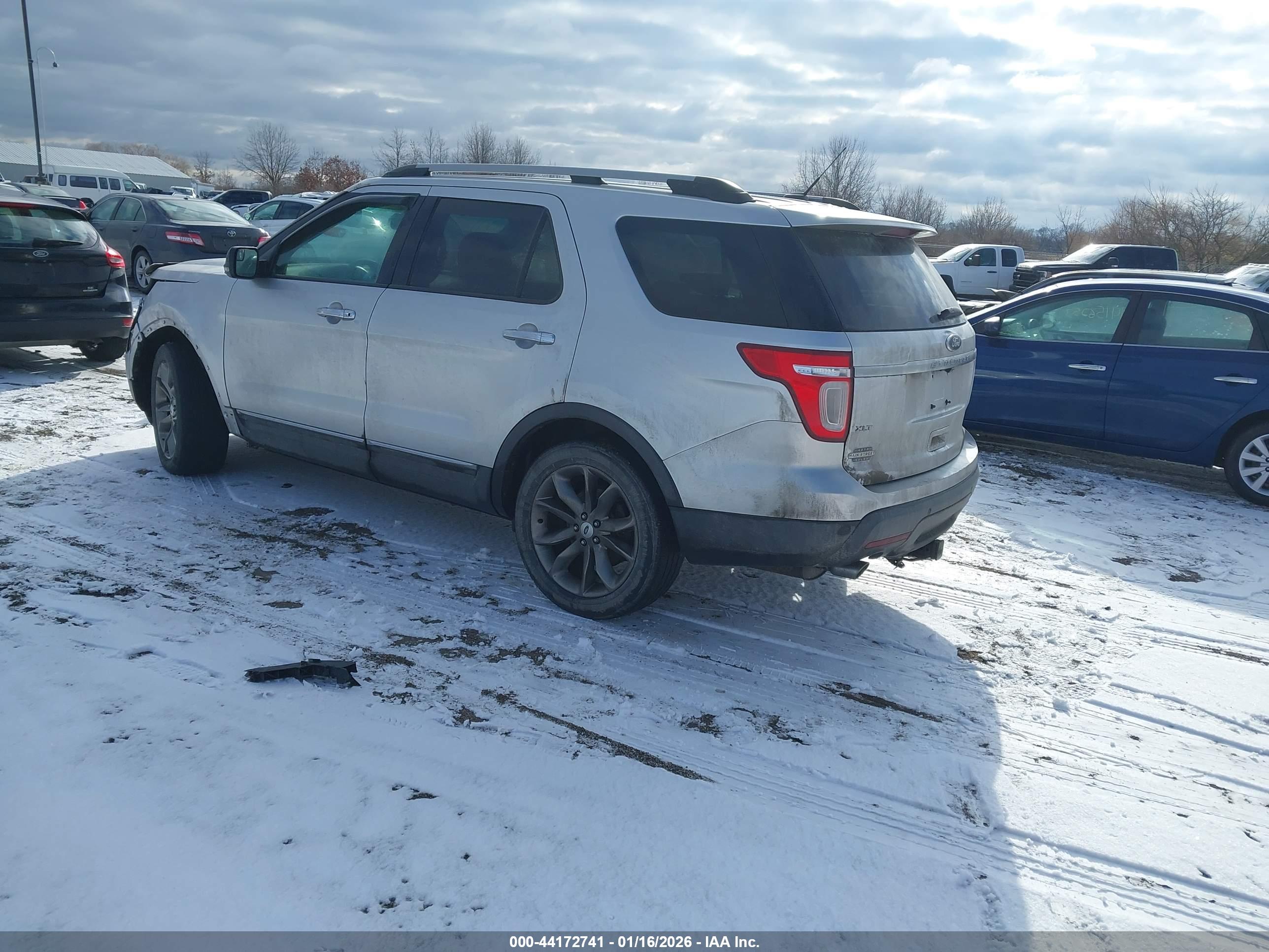 FORD EXPLORER image 3