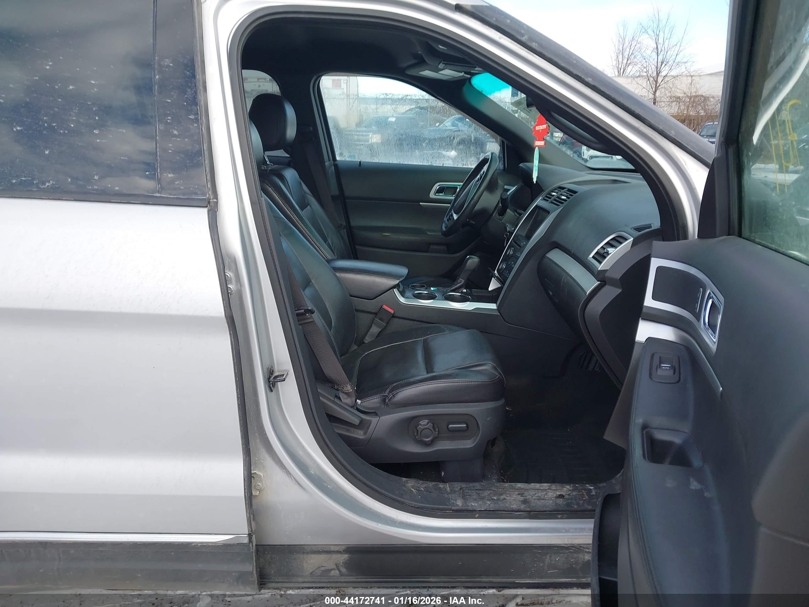 FORD EXPLORER image 5
