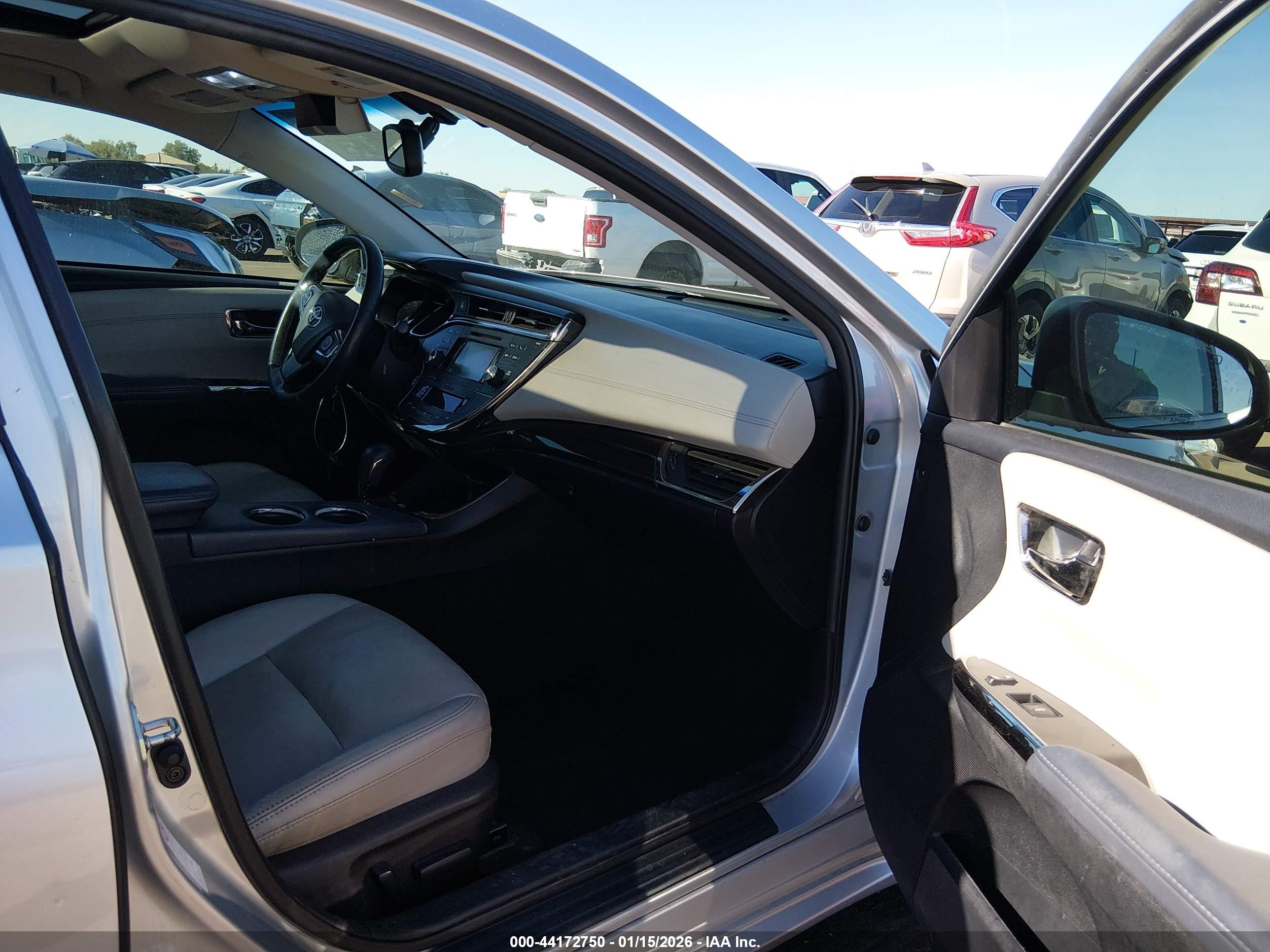 TOYOTA AVALON image 5