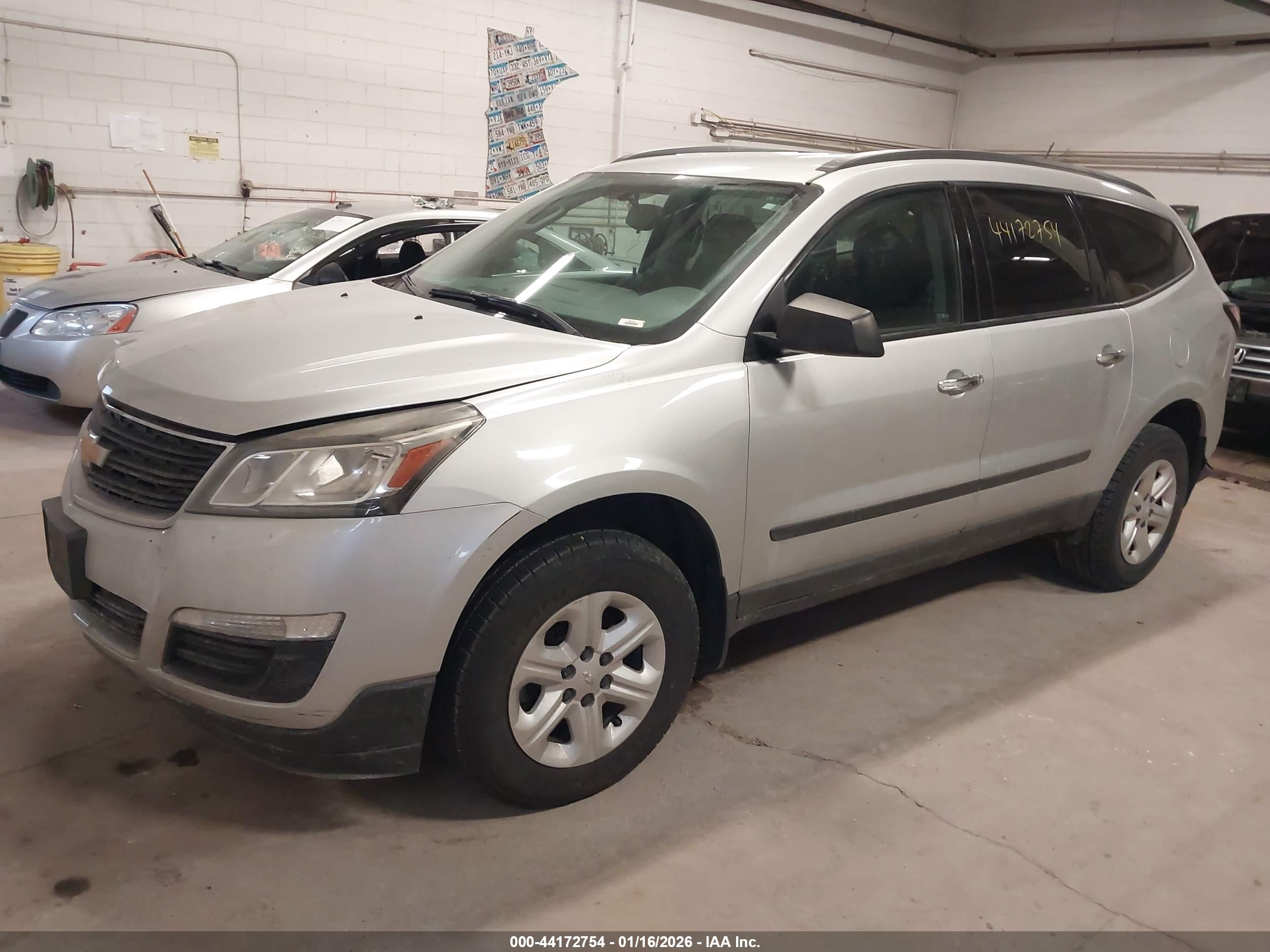 CHEVROLET TRAVERSE image 2