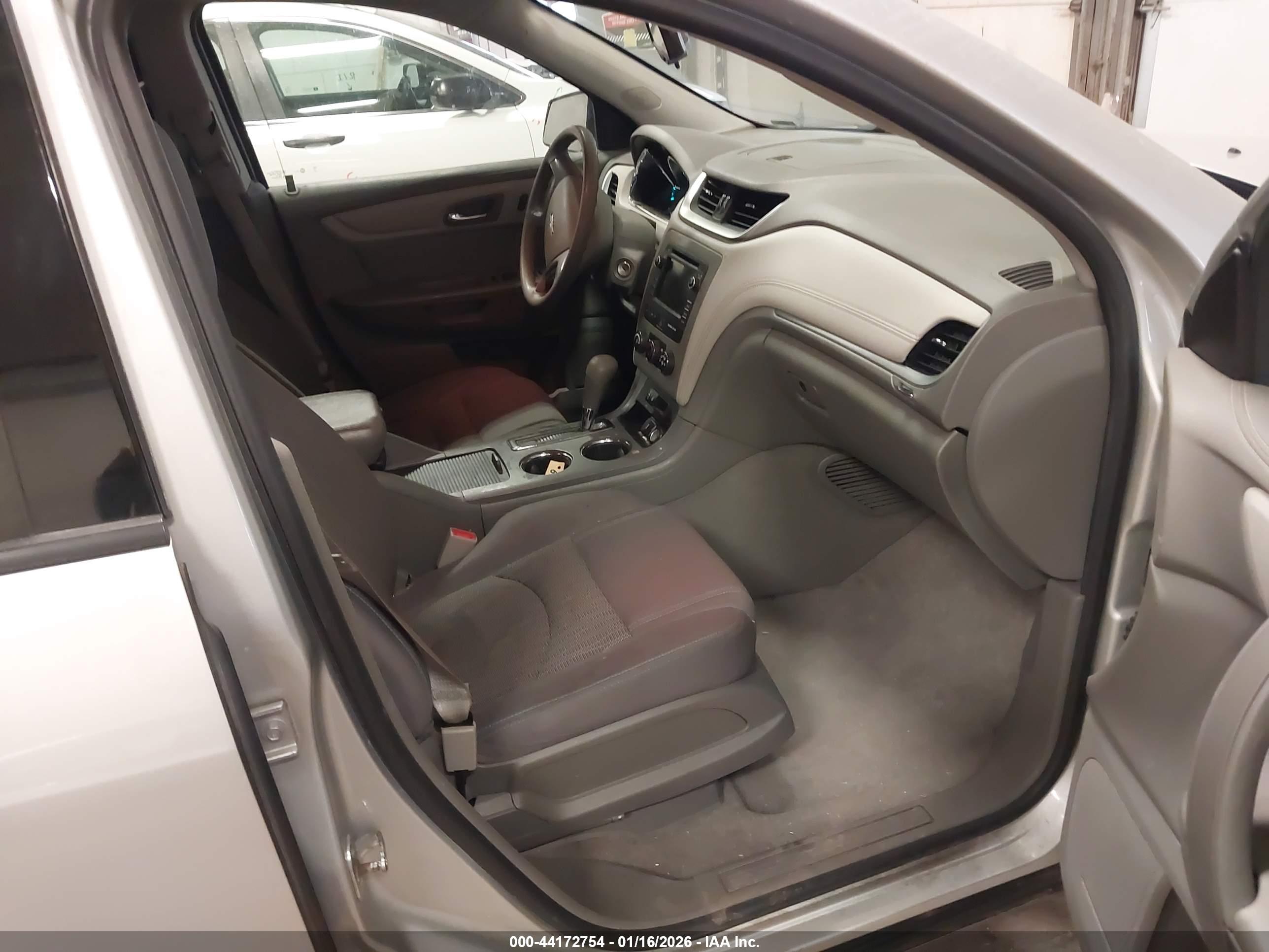 CHEVROLET TRAVERSE image 5