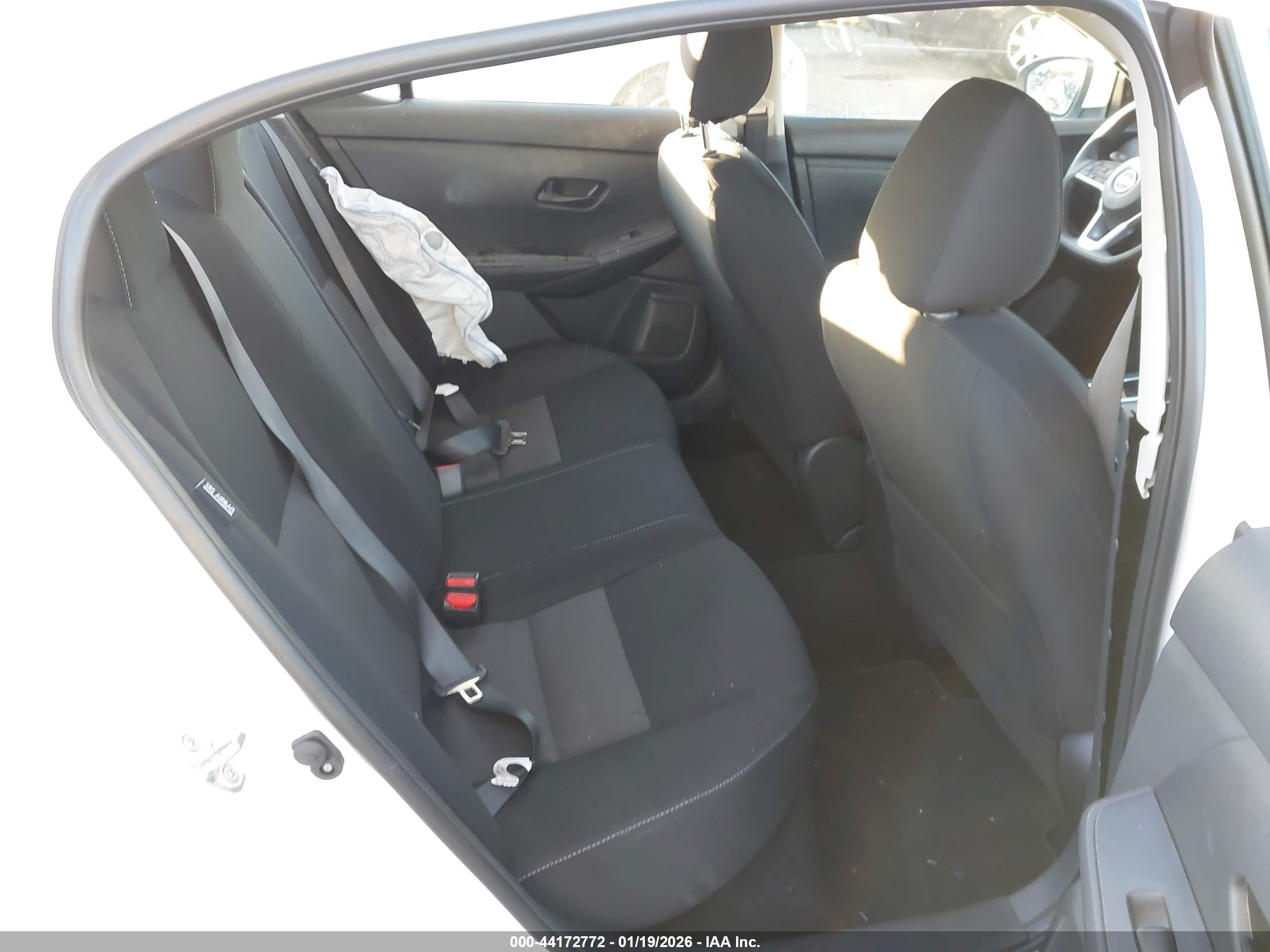 NISSAN SENTRA image 8