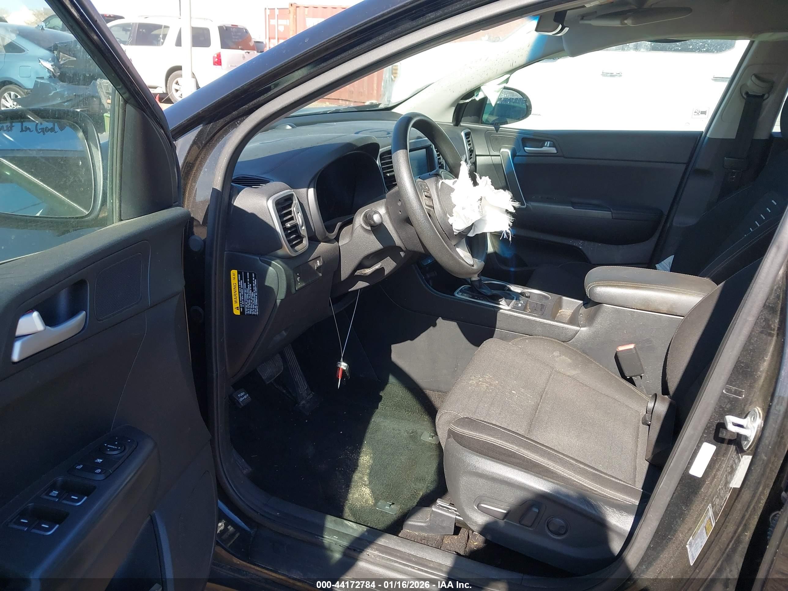KIA SPORTAGE image 5