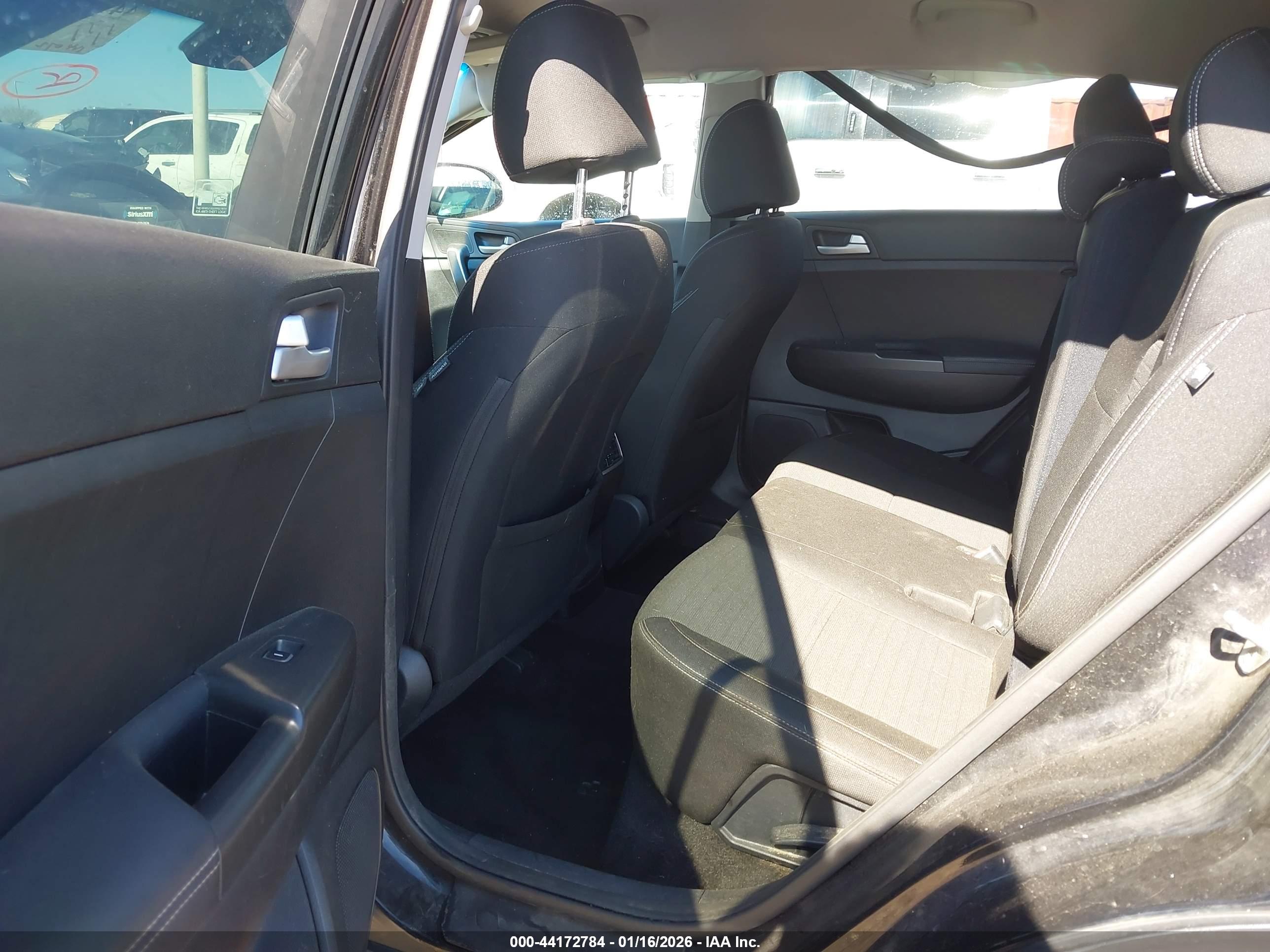 KIA SPORTAGE image 8