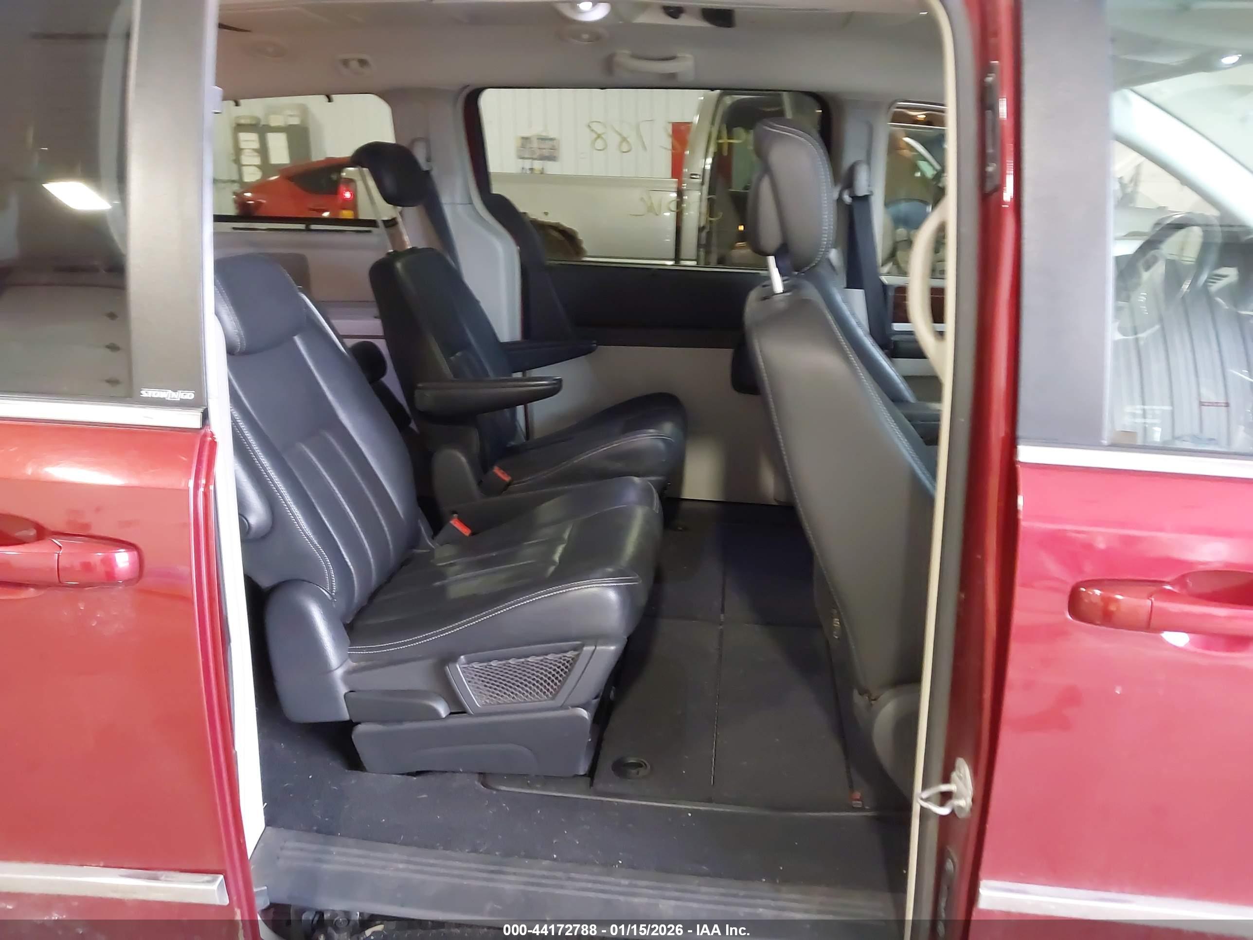 CHRYSLER TOWN image 8