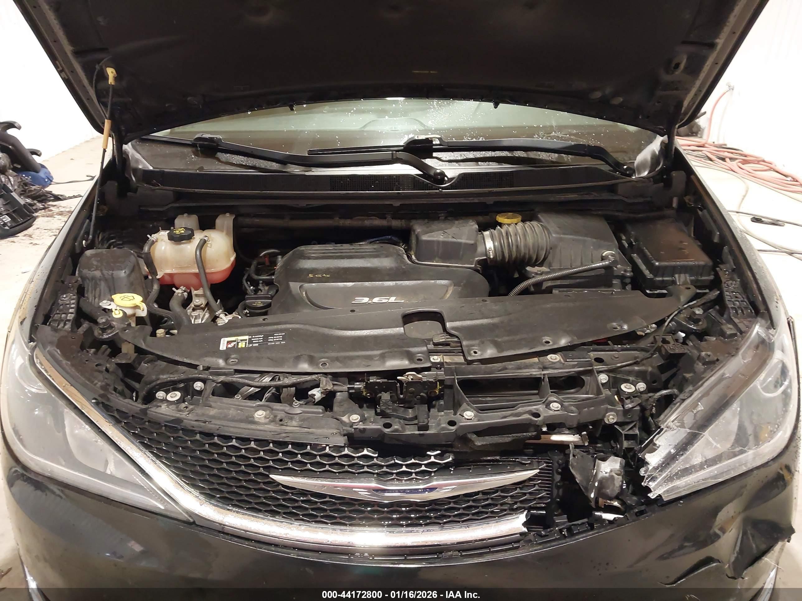 CHRYSLER PACIFICA image 10