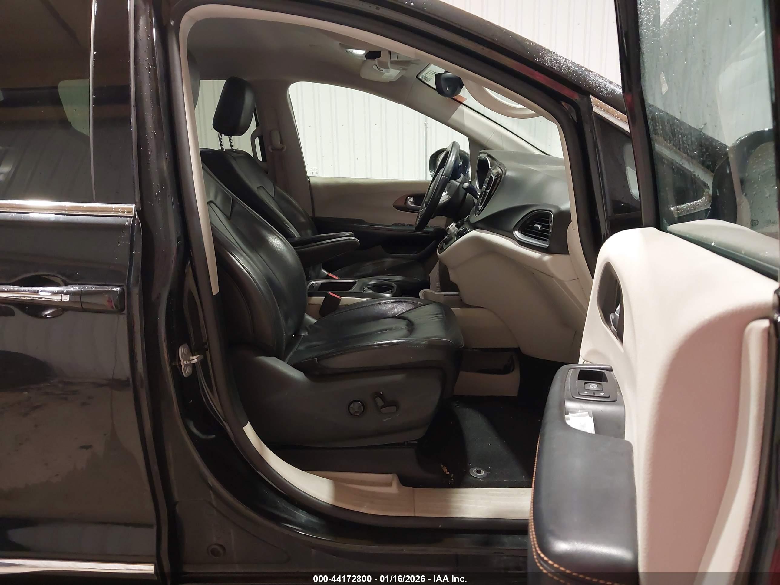 CHRYSLER PACIFICA image 5