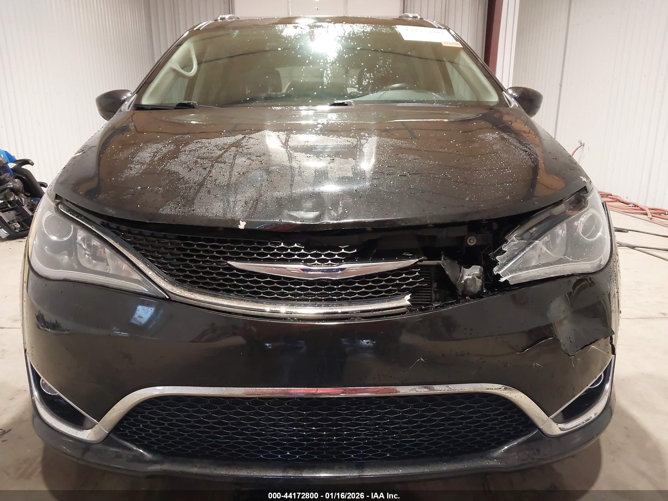 CHRYSLER PACIFICA image 6