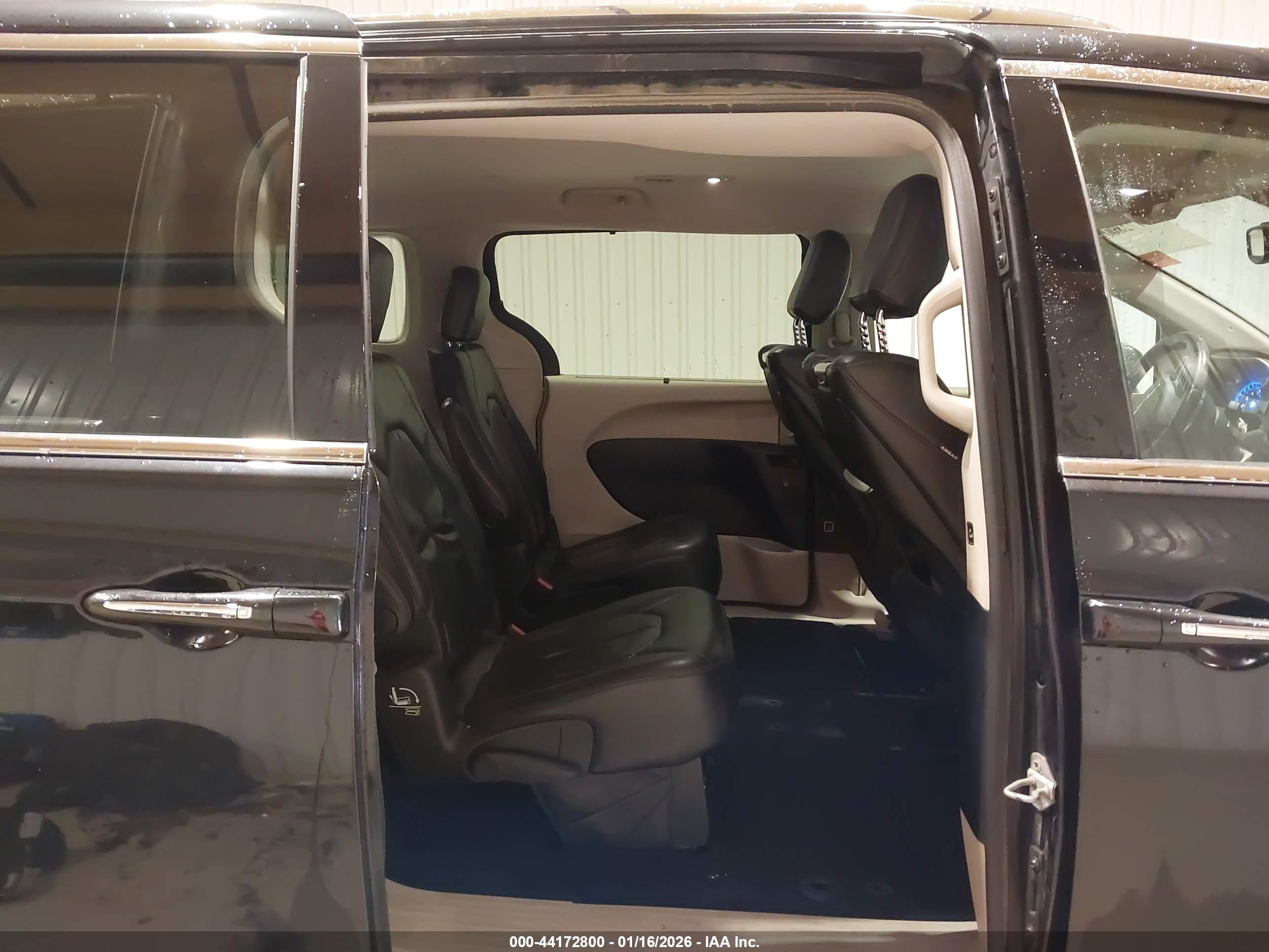 CHRYSLER PACIFICA image 8