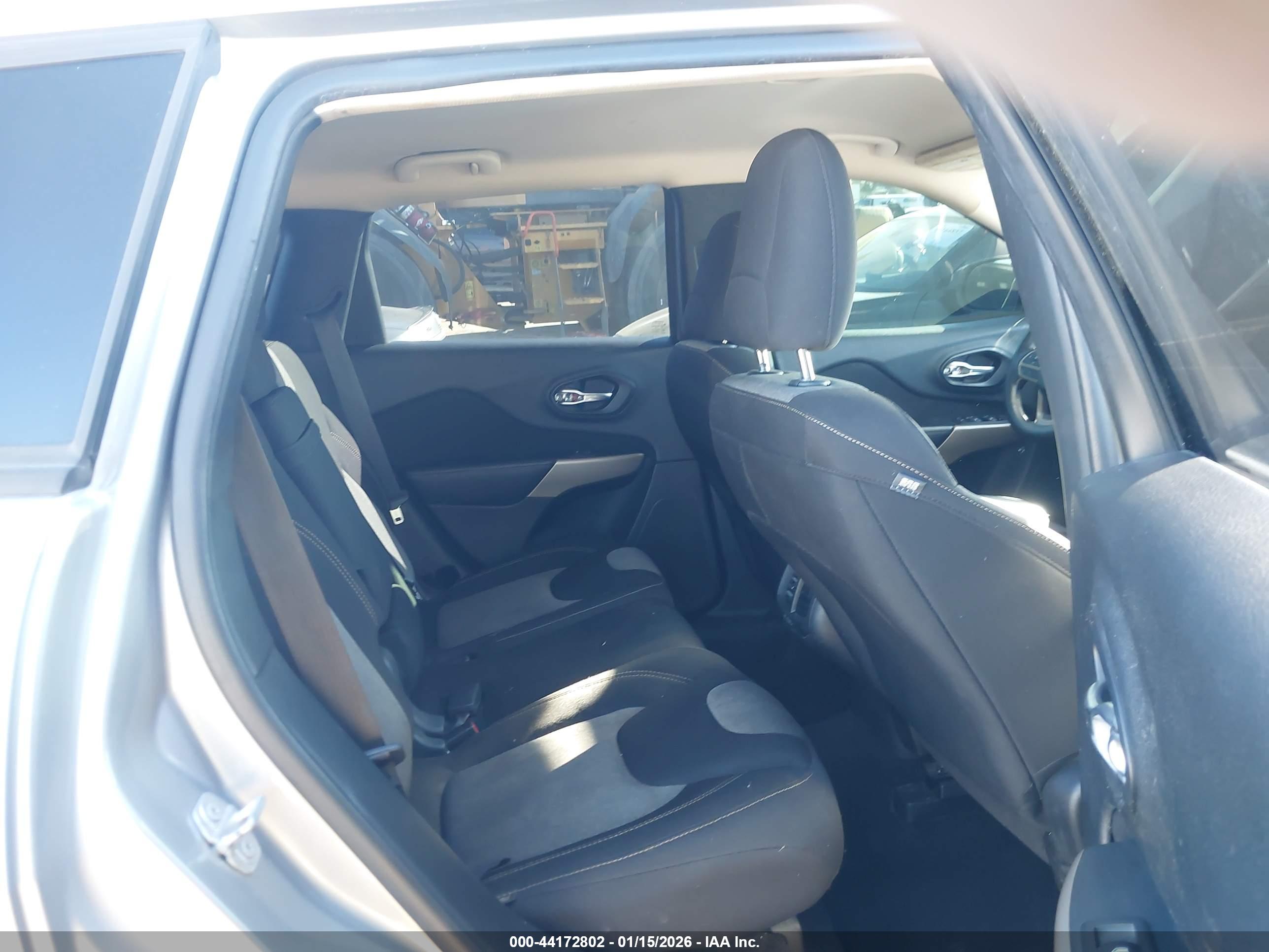 JEEP CHEROKEE image 8