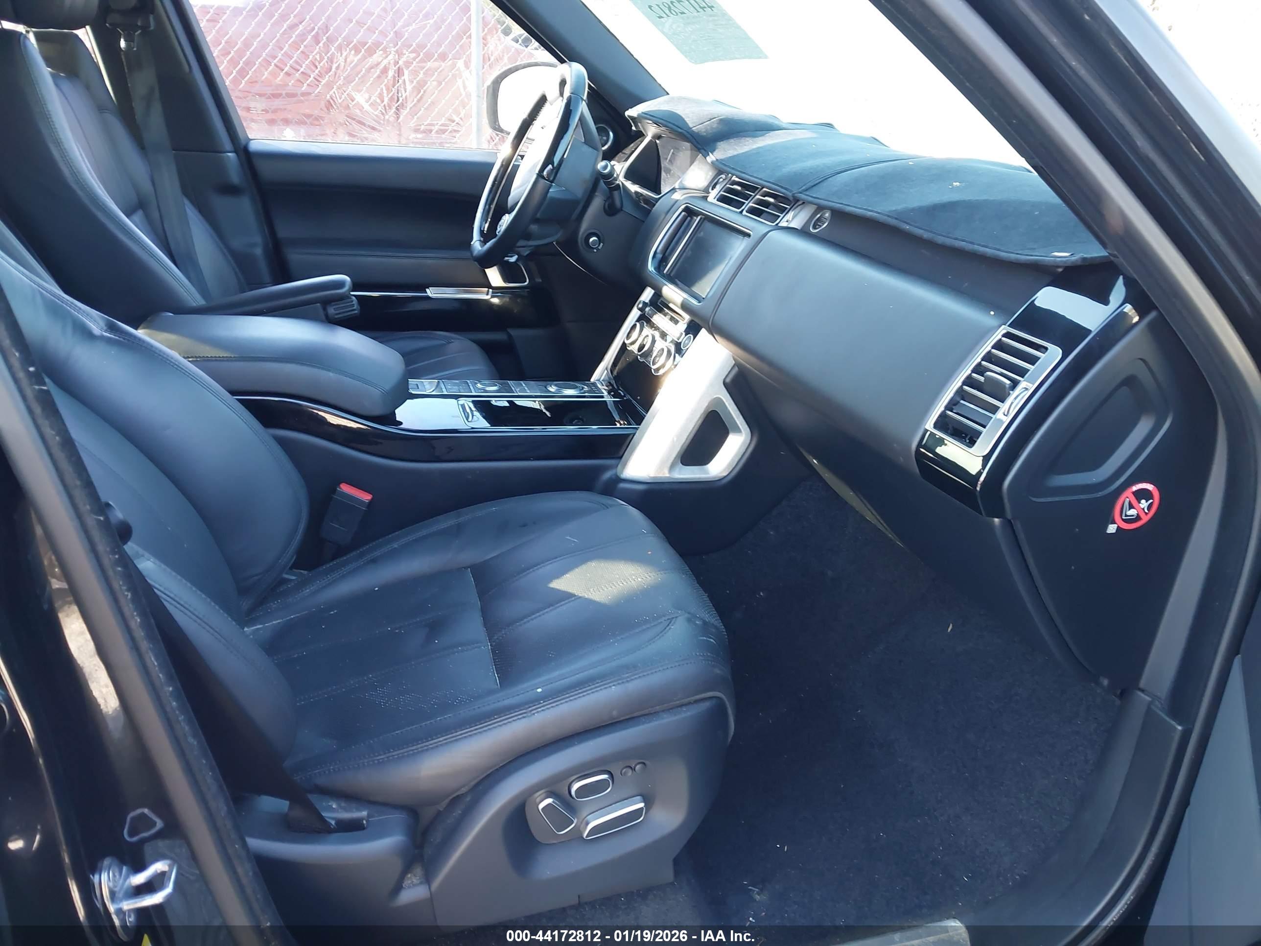 LAND ROVER image 5