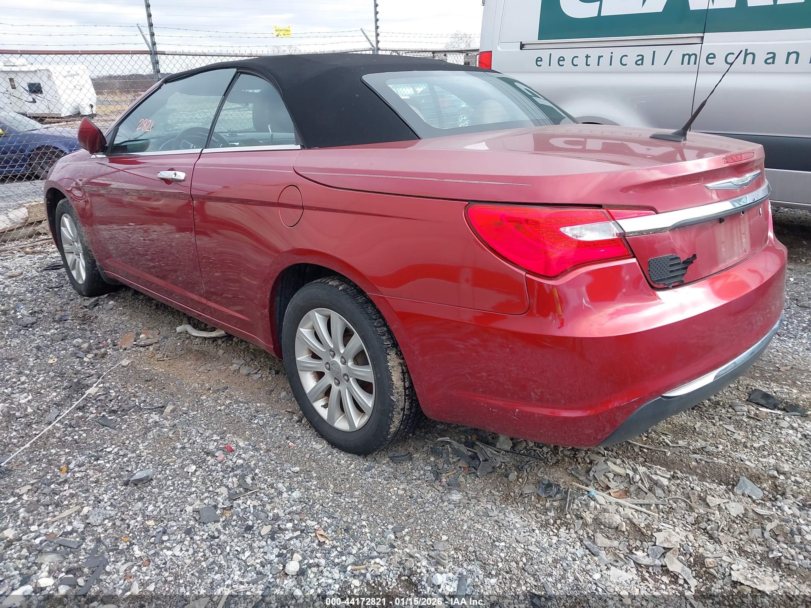 CHRYSLER 200 image 3