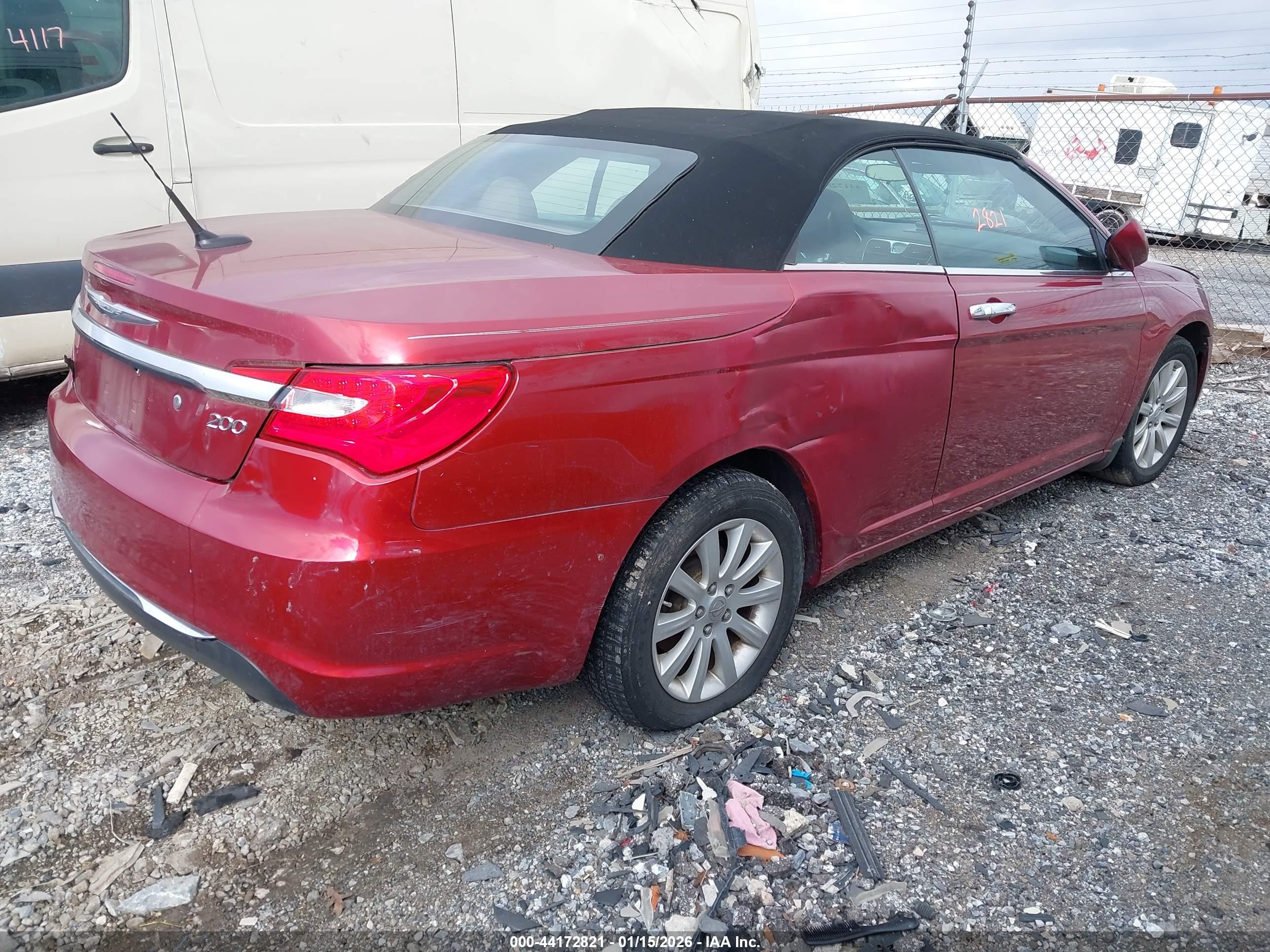 CHRYSLER 200 image 4