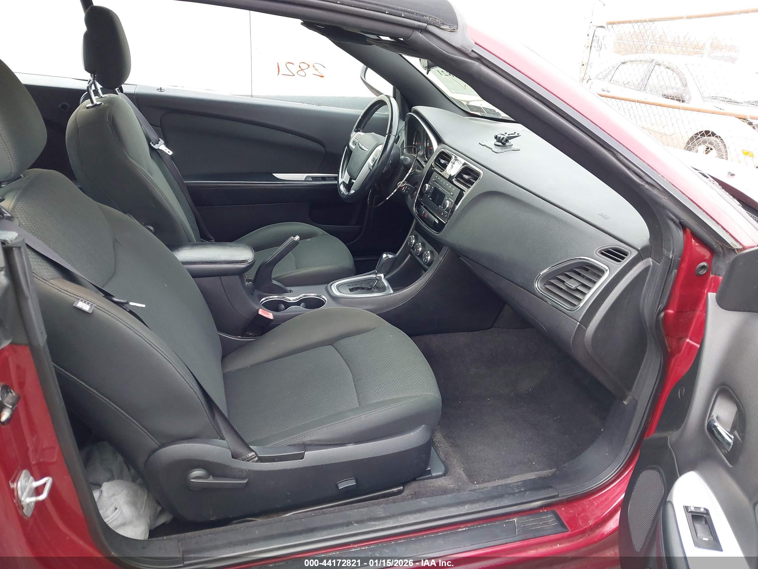 CHRYSLER 200 image 5