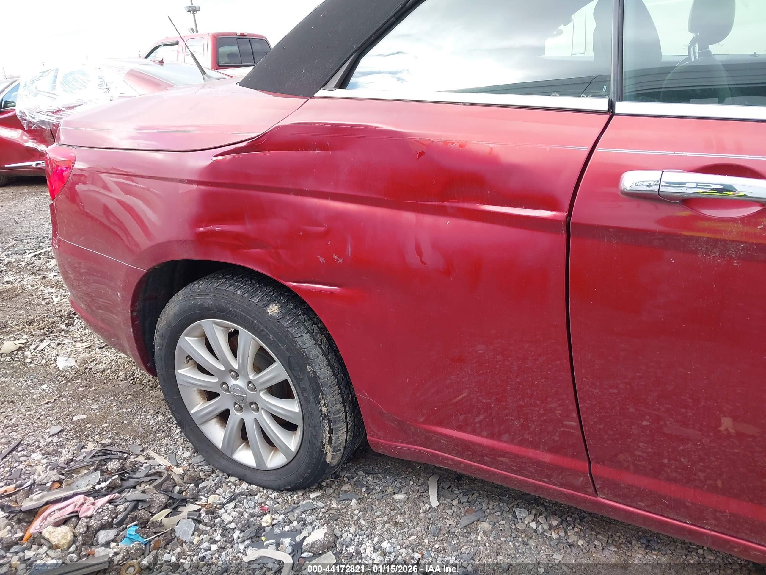 CHRYSLER 200 image 6