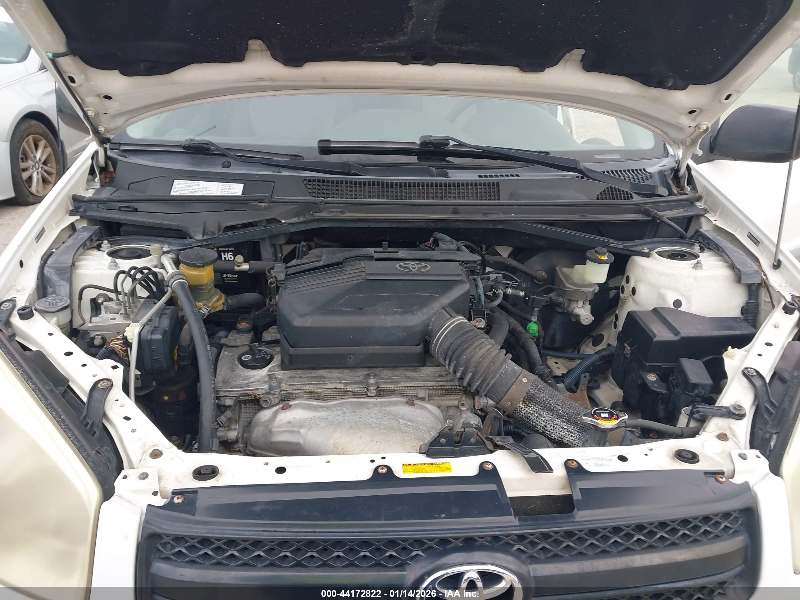TOYOTA RAV4 image 10