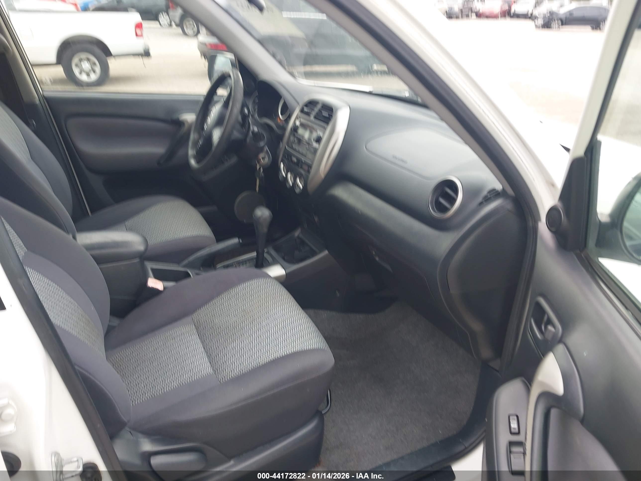 TOYOTA RAV4 image 5