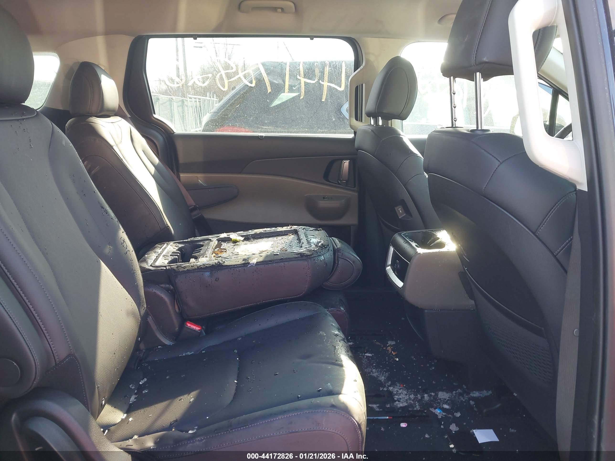 KIA CARNIVAL image 8