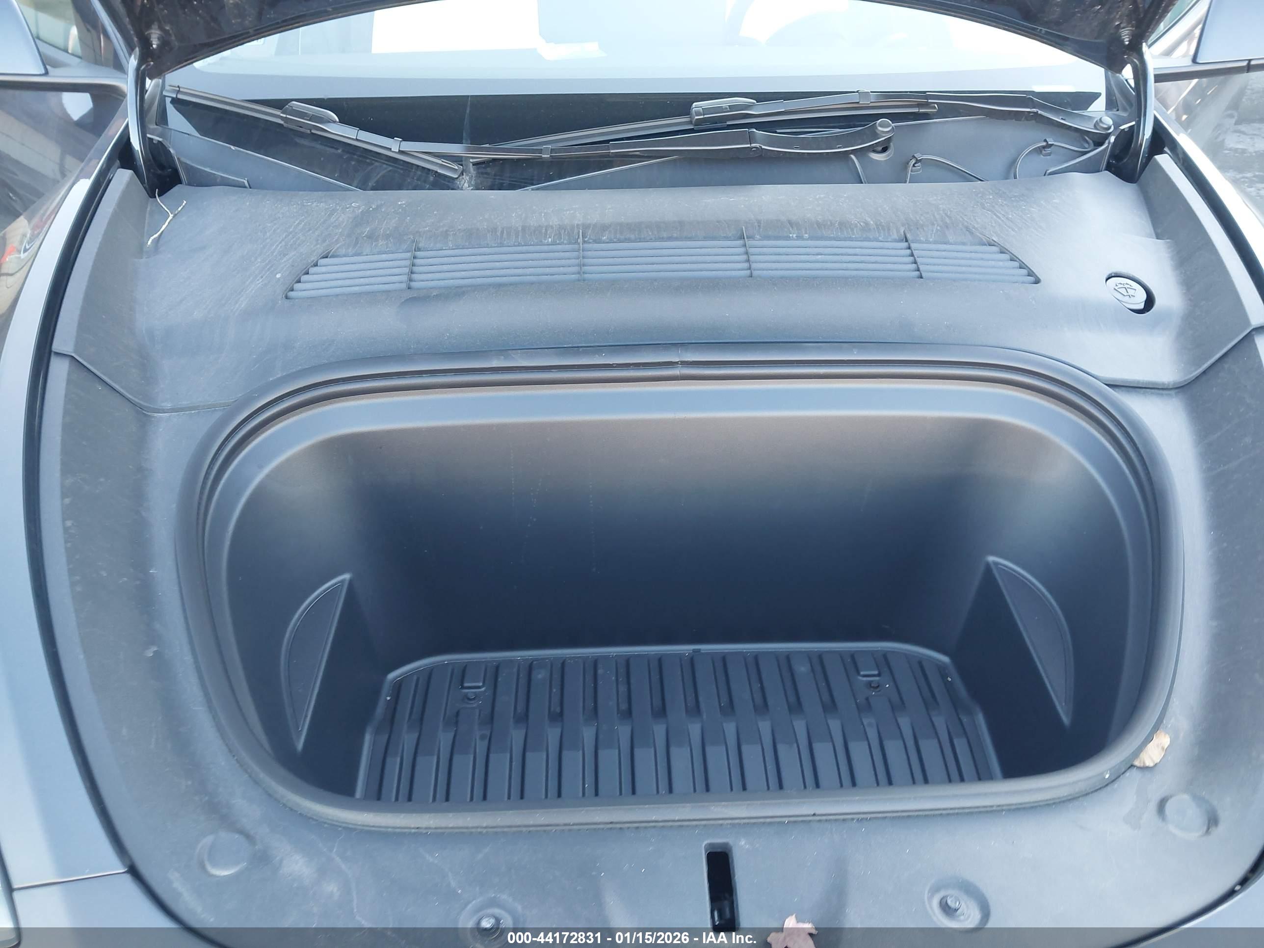 TESLA MODEL image 10