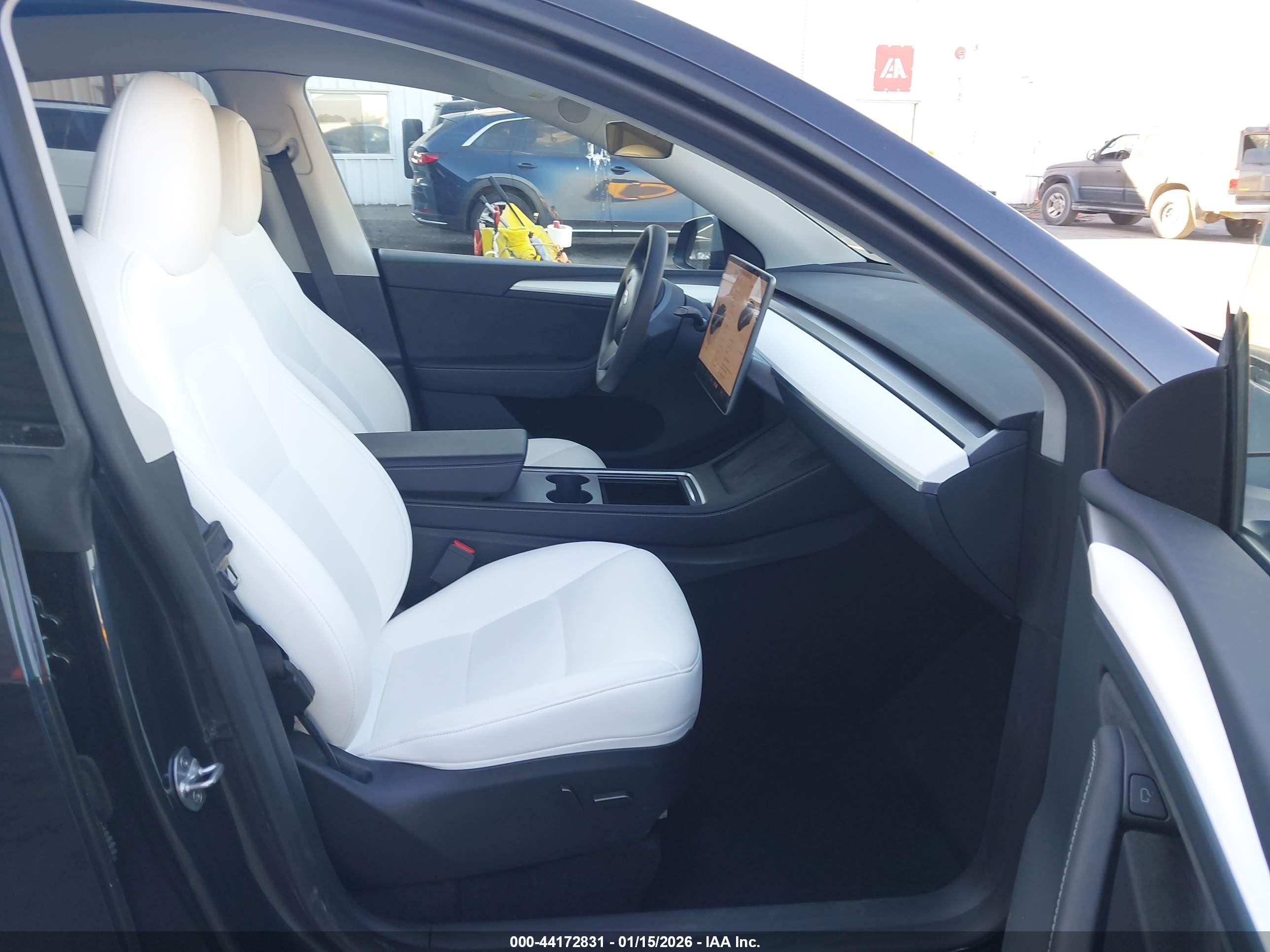 TESLA MODEL image 5