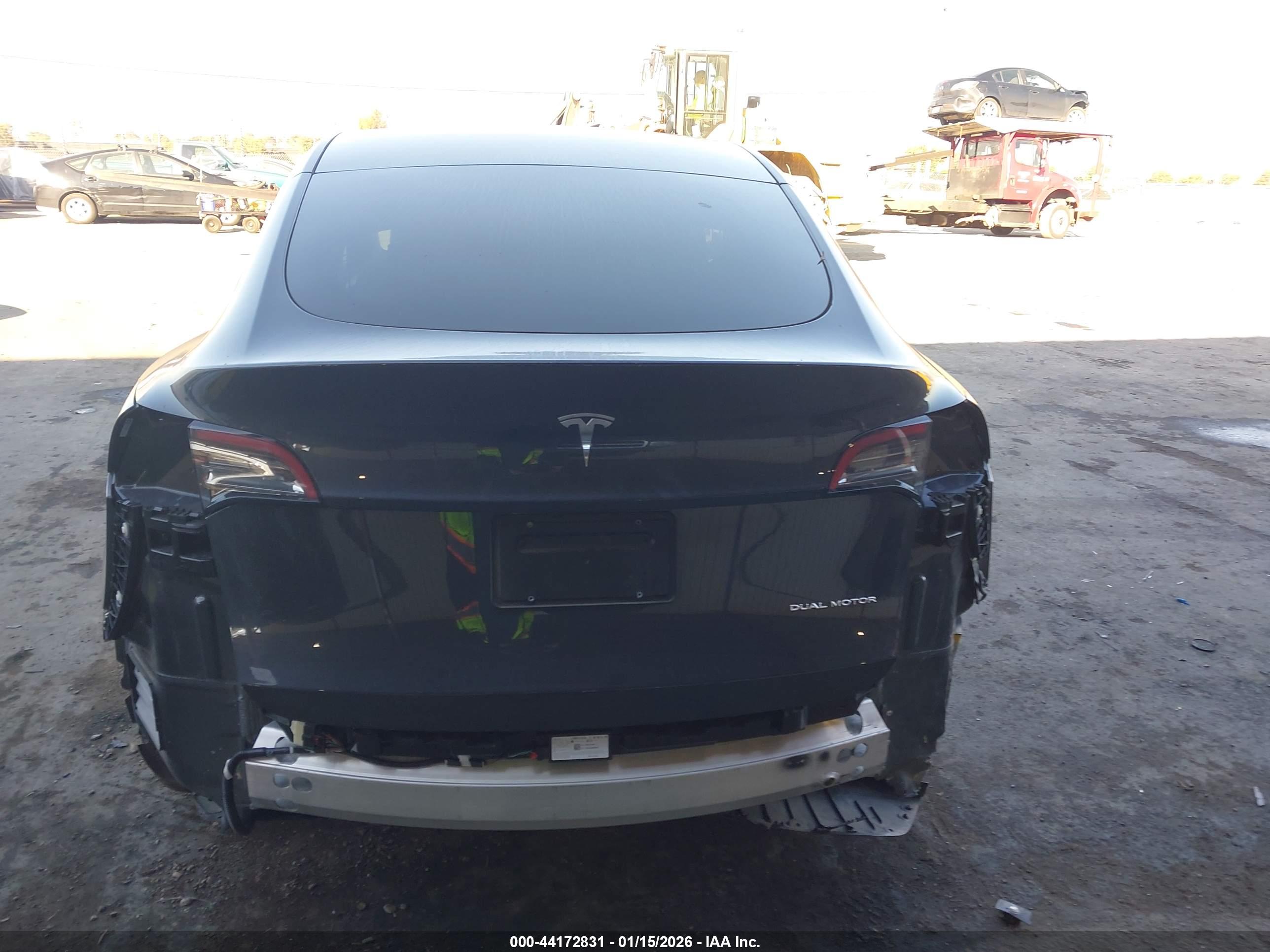 TESLA MODEL image 6