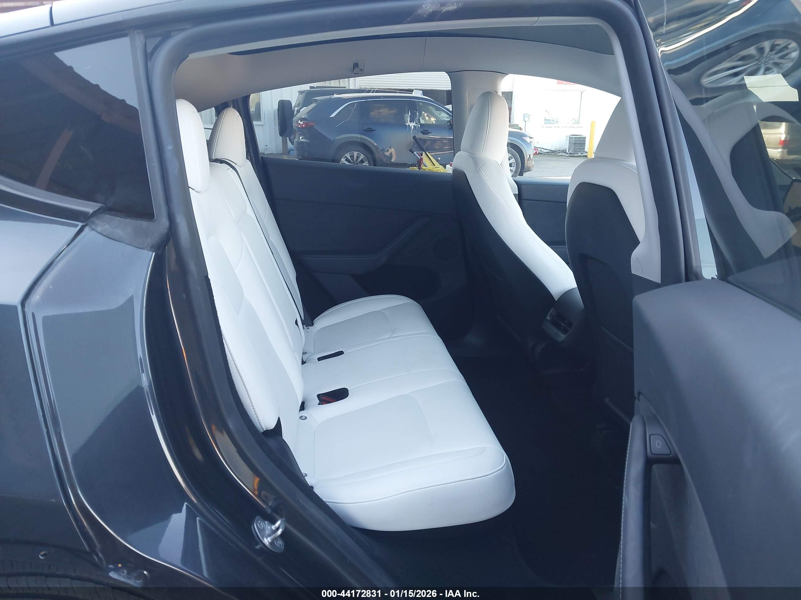TESLA MODEL image 8