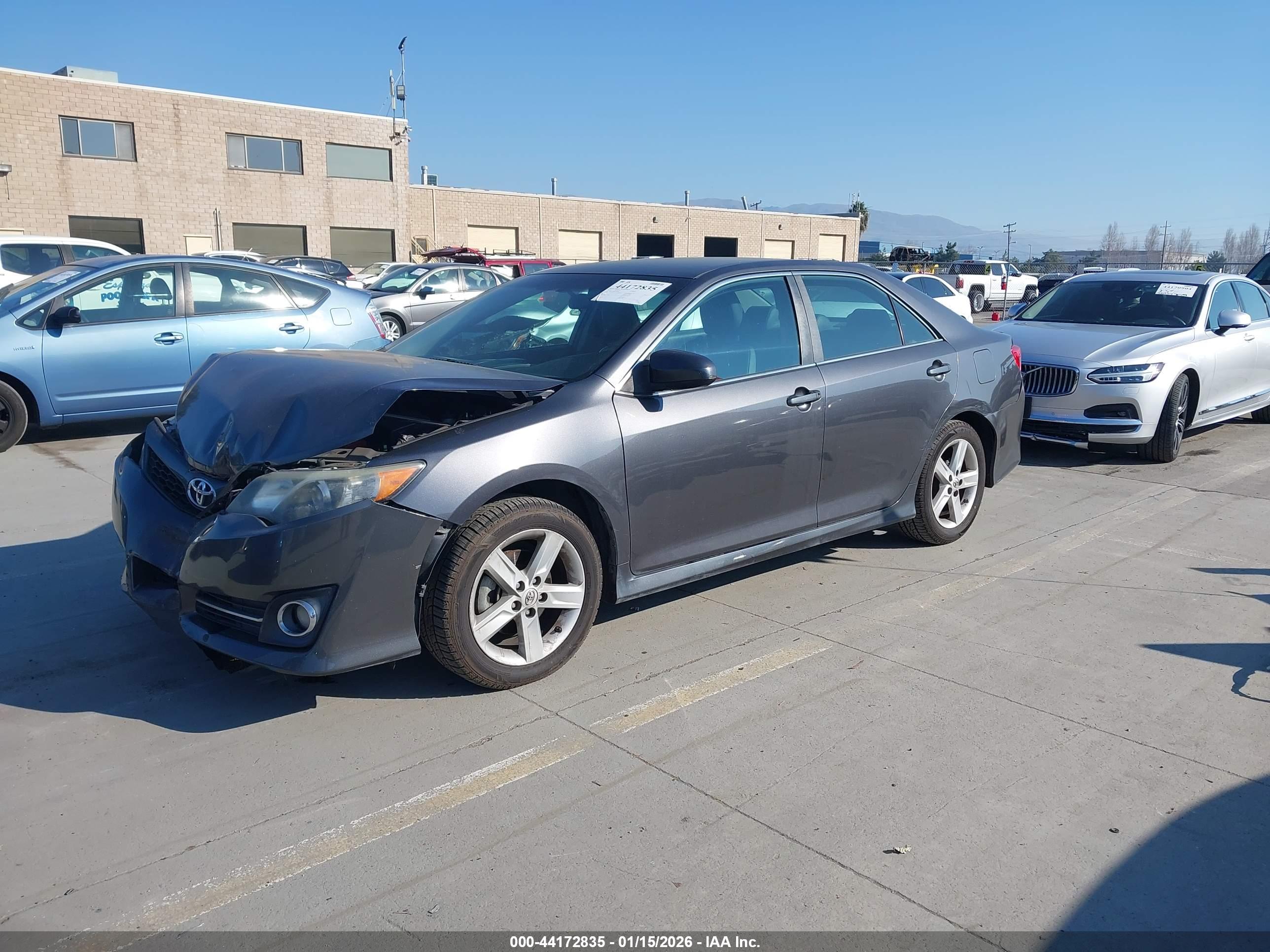 TOYOTA CAMRY image 2