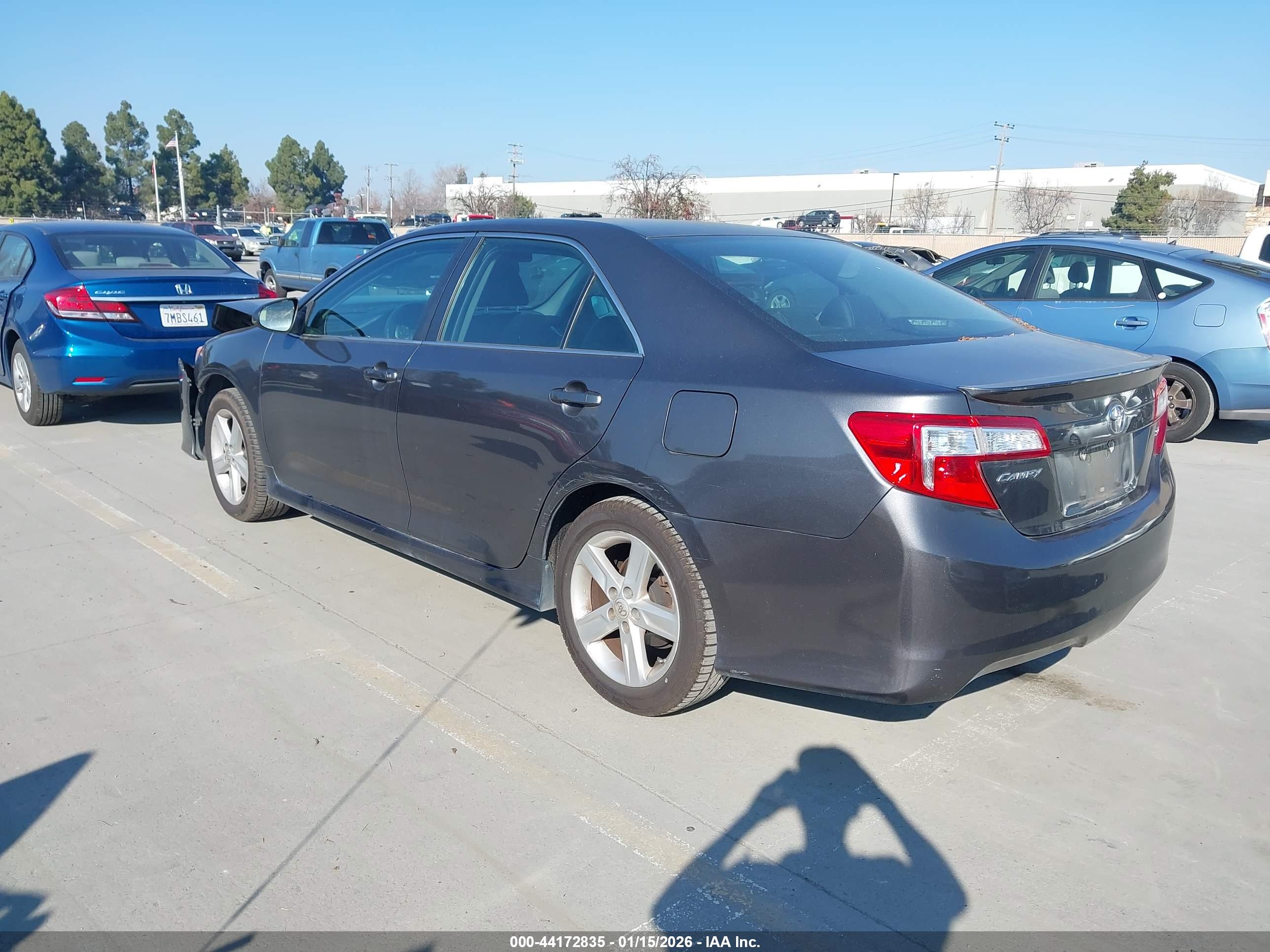 TOYOTA CAMRY image 3