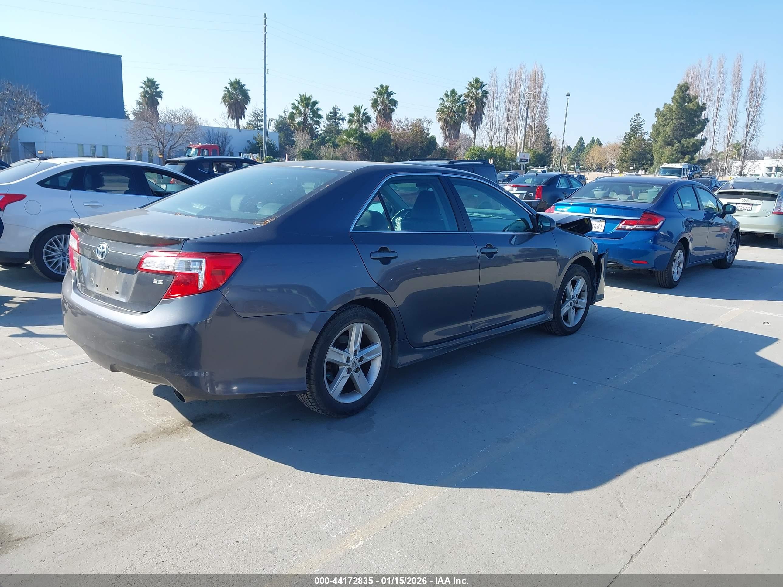 TOYOTA CAMRY image 4