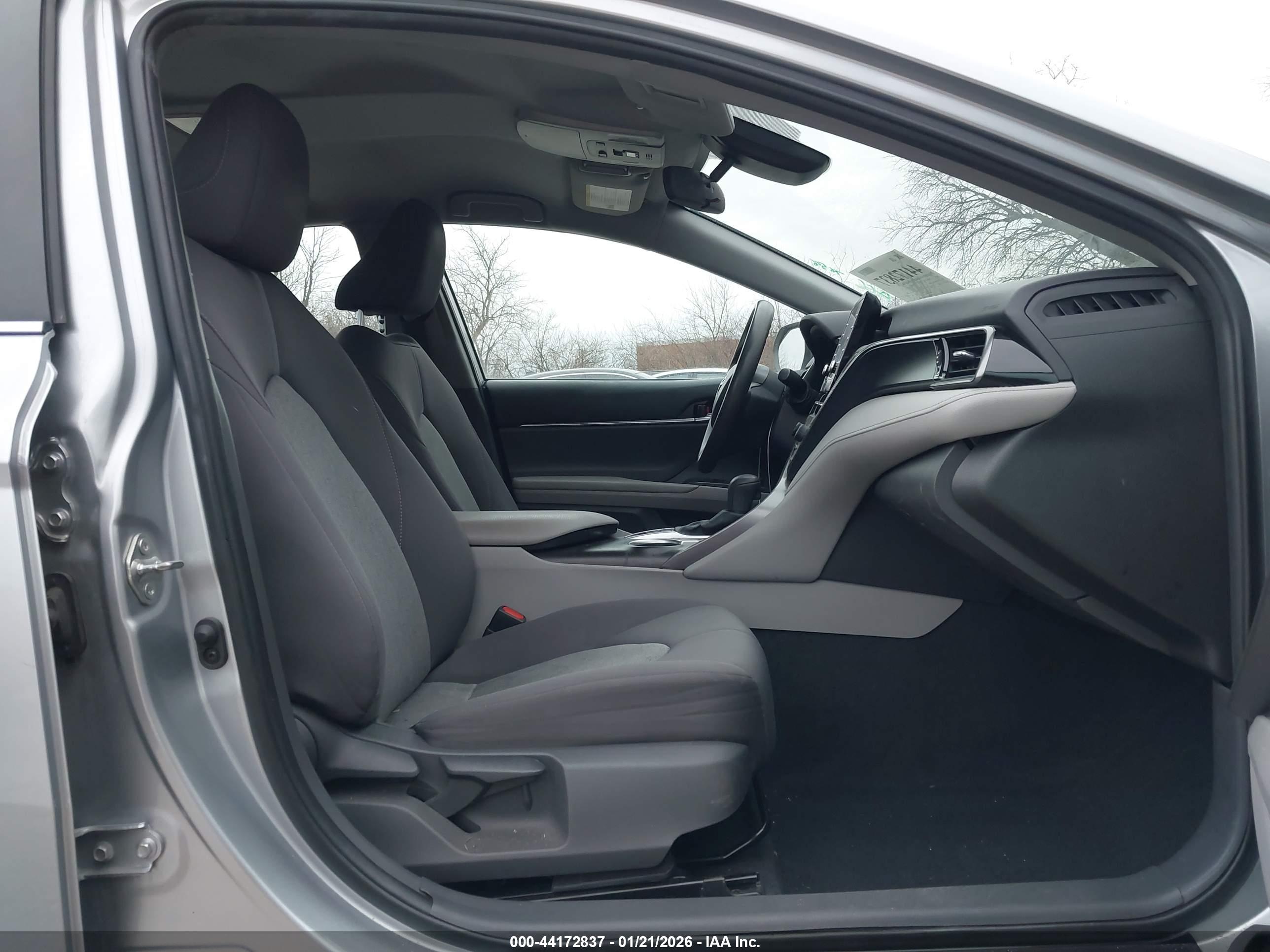 TOYOTA CAMRY image 5