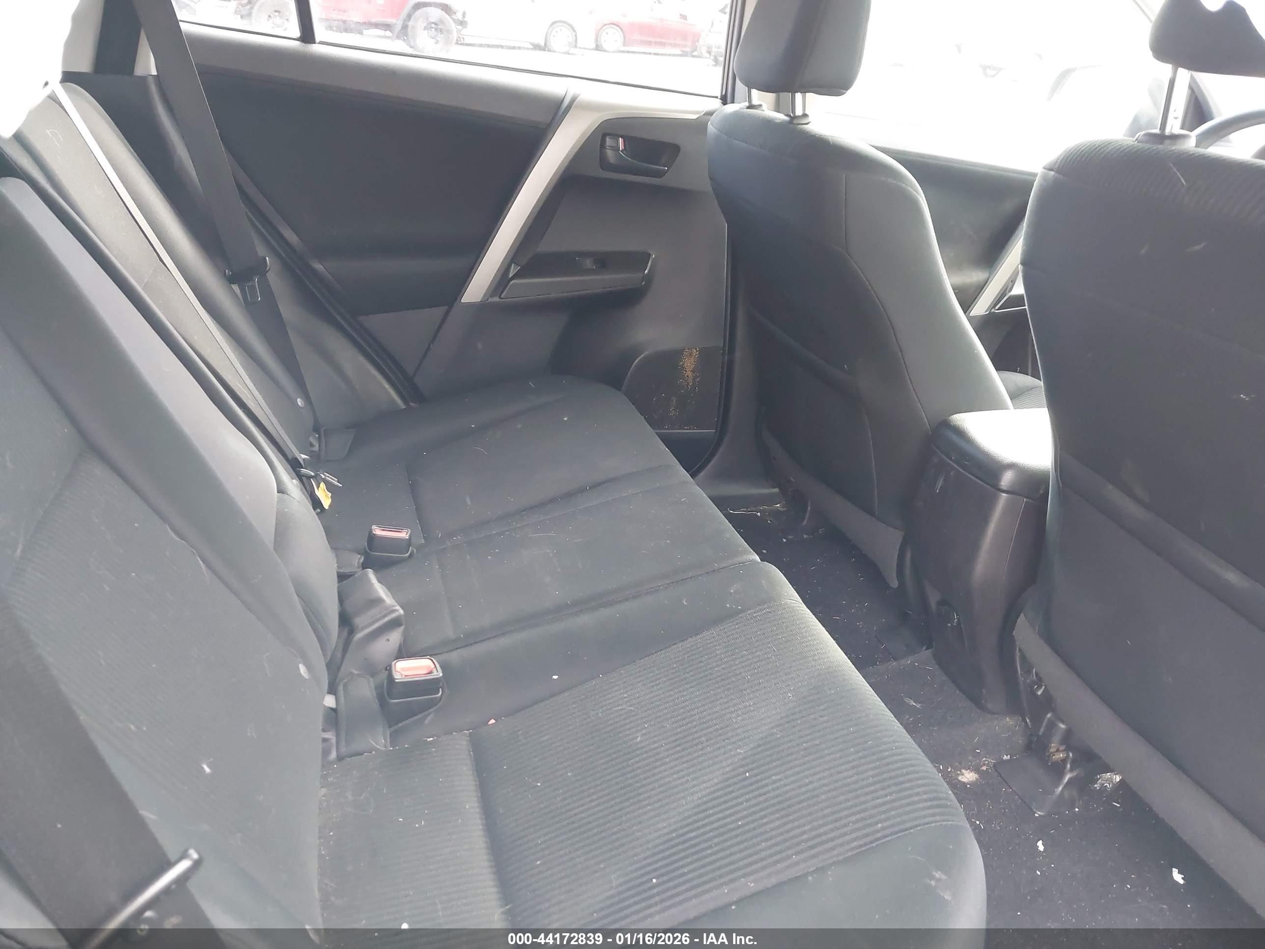 TOYOTA RAV4 image 8