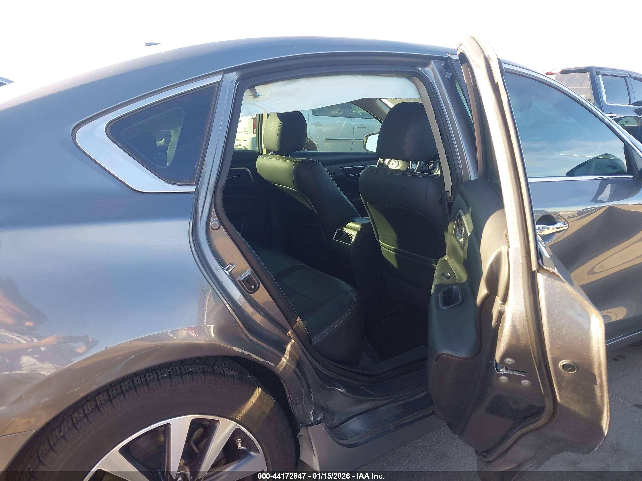NISSAN ALTIMA image 8