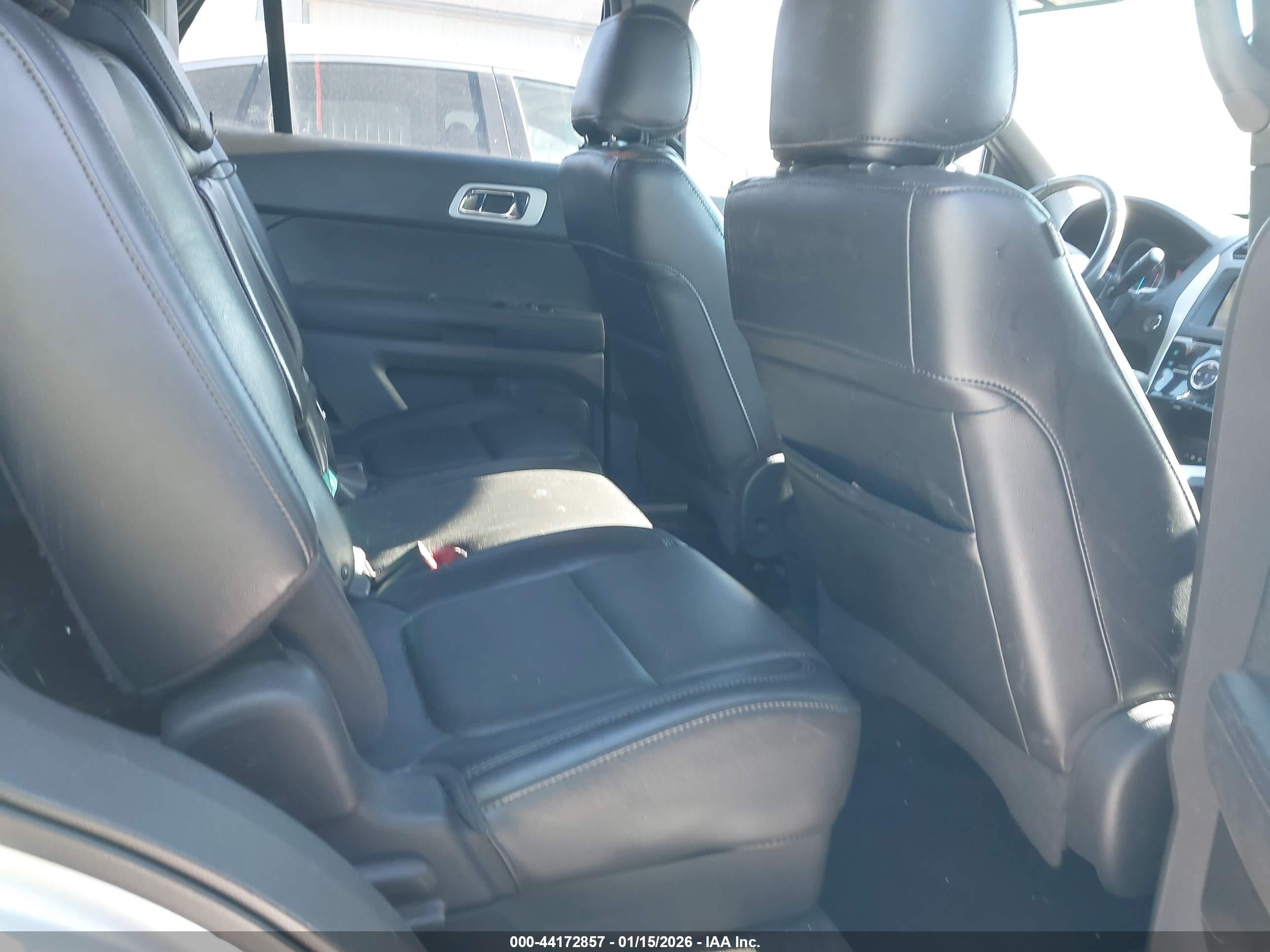 FORD EXPLORER image 8