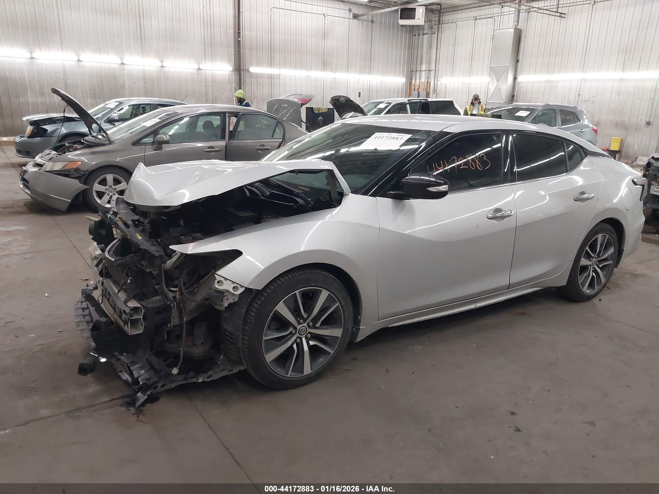 NISSAN MAXIMA image 2