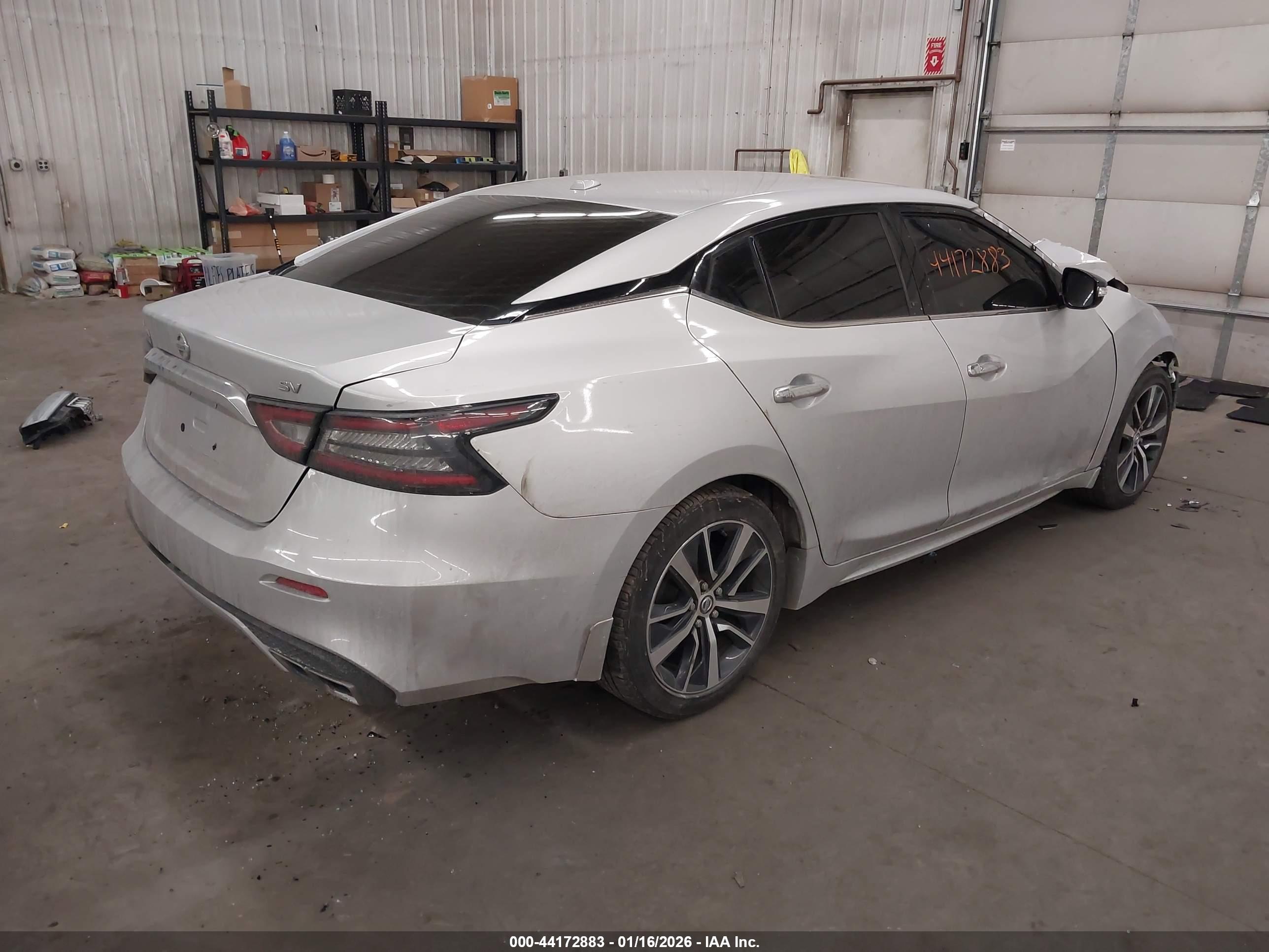 NISSAN MAXIMA image 4