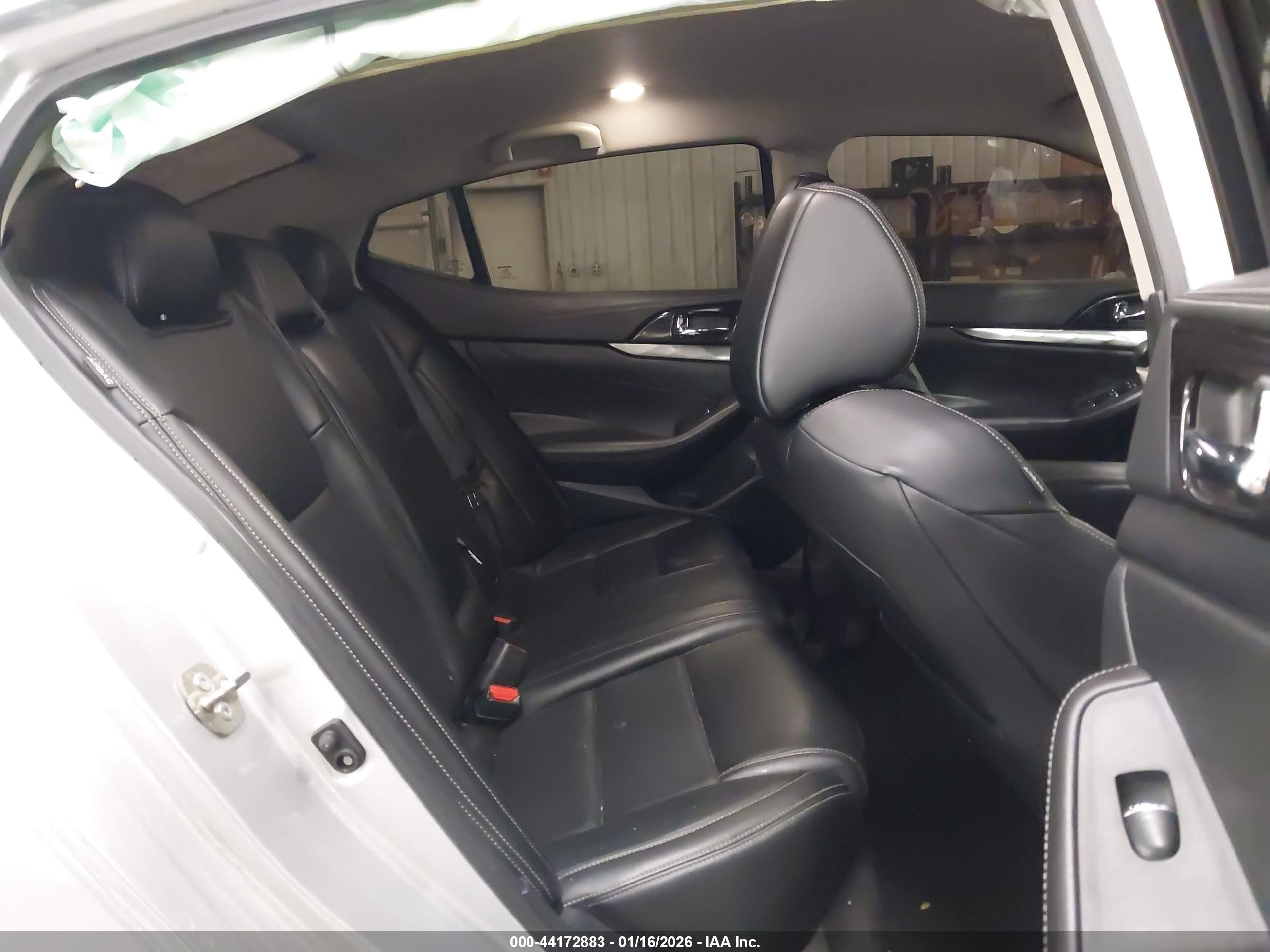 NISSAN MAXIMA image 8