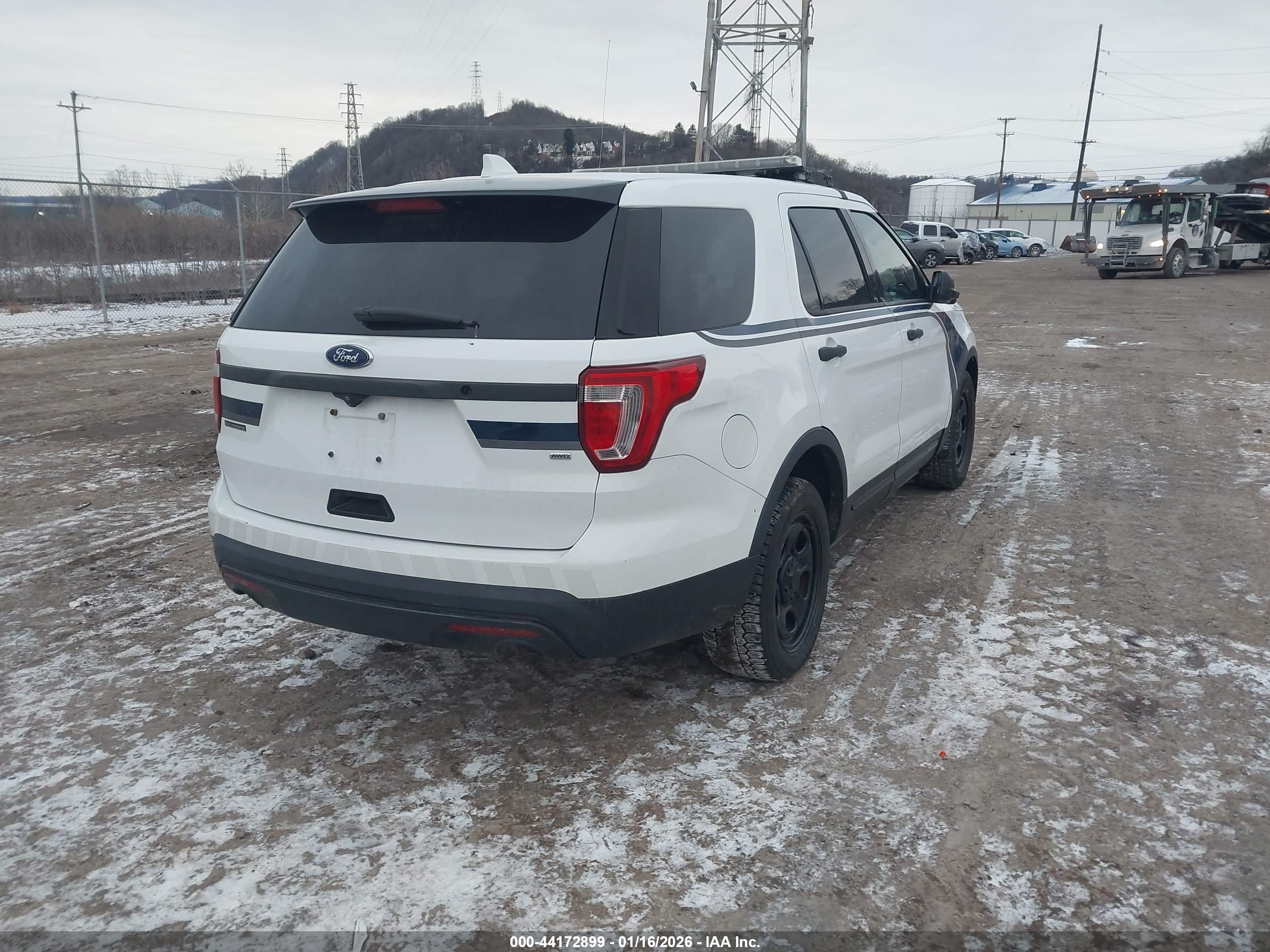 FORD UTILITY image 4