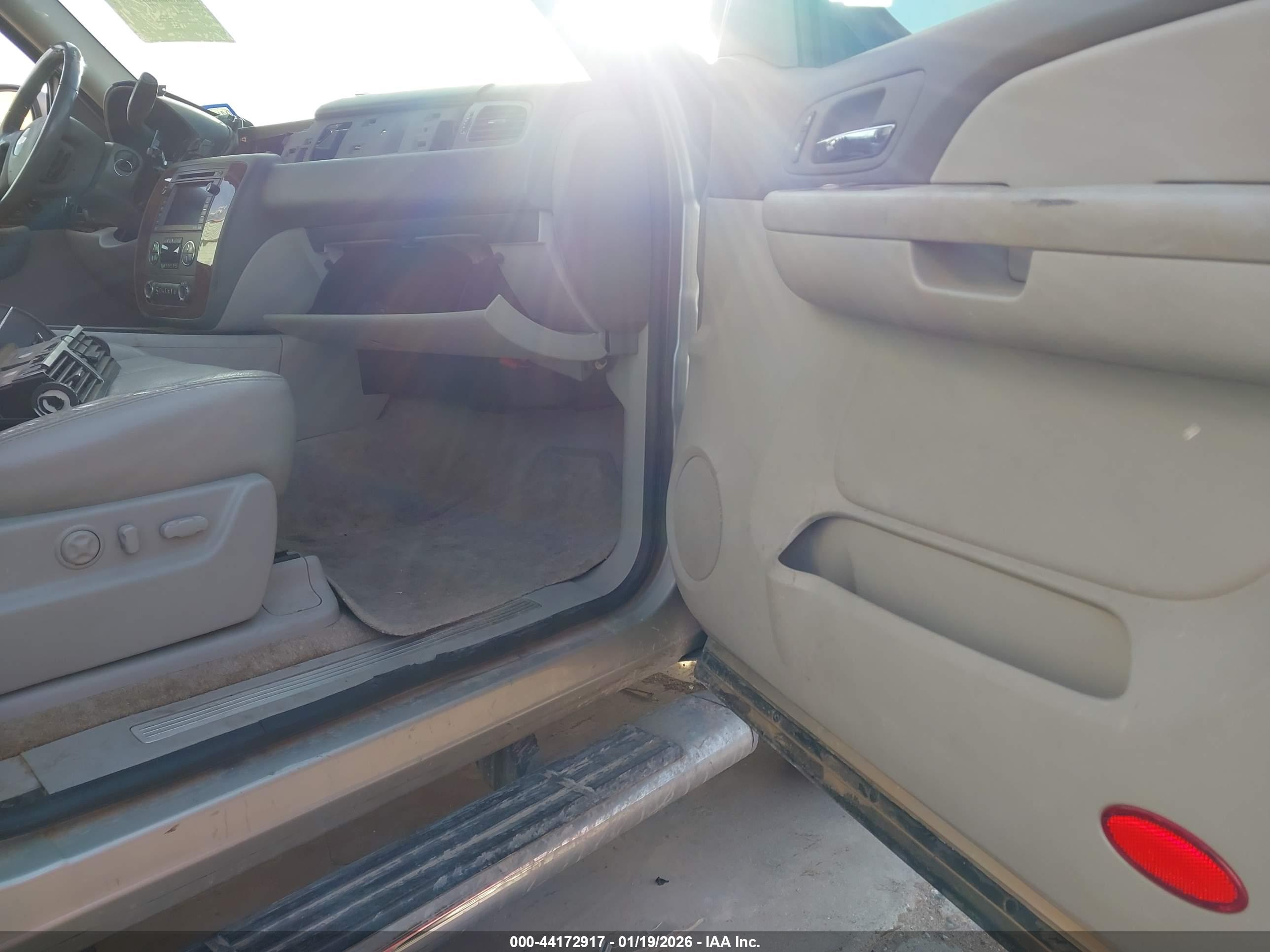 CHEVROLET TAHOE image 5