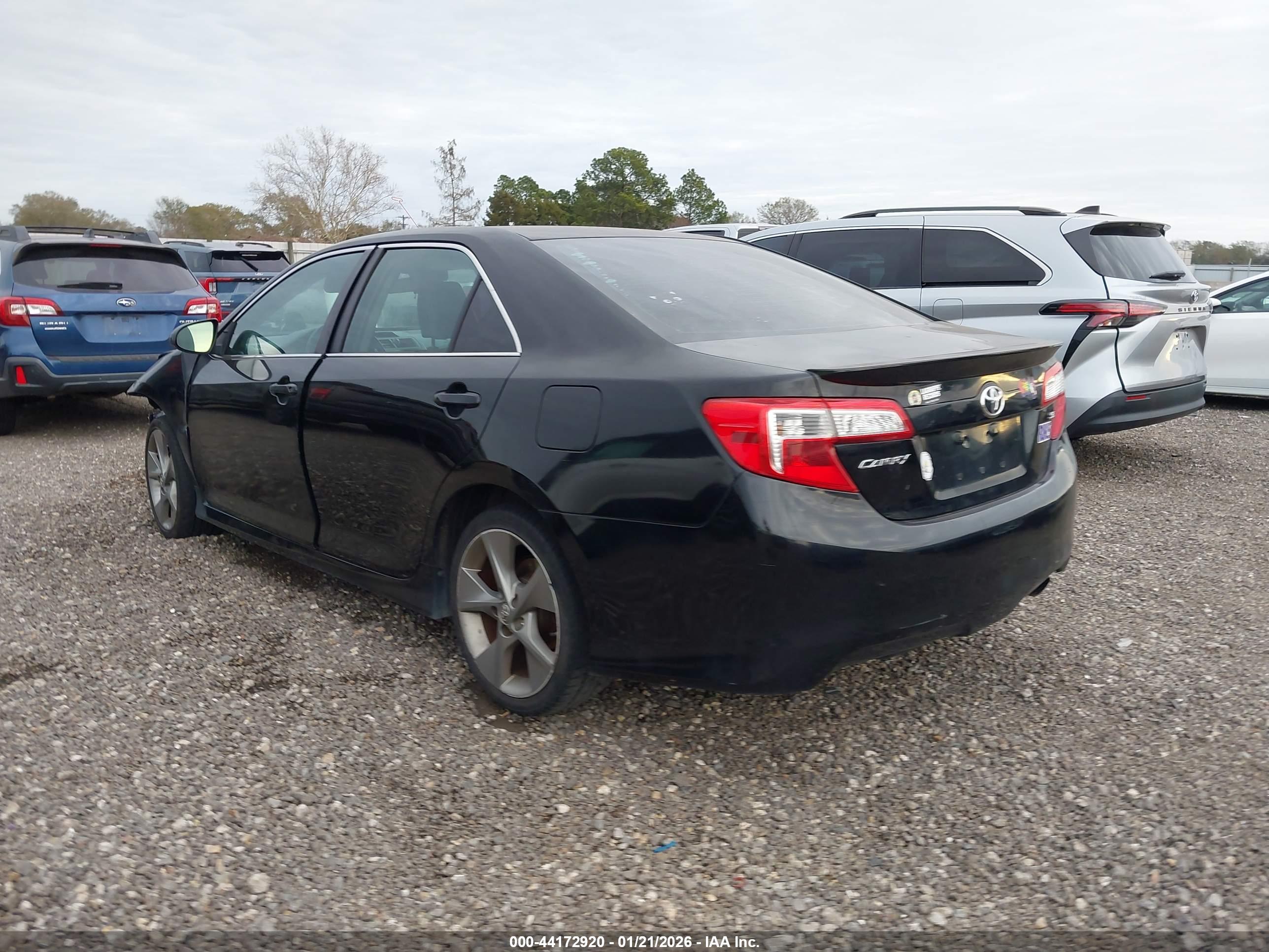 TOYOTA CAMRY image 3