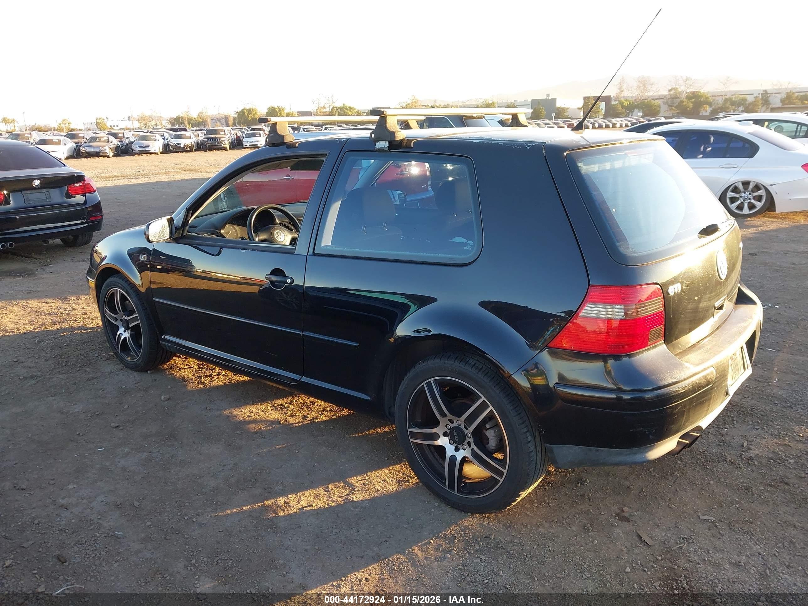 VOLKSWAGEN GTI image 3