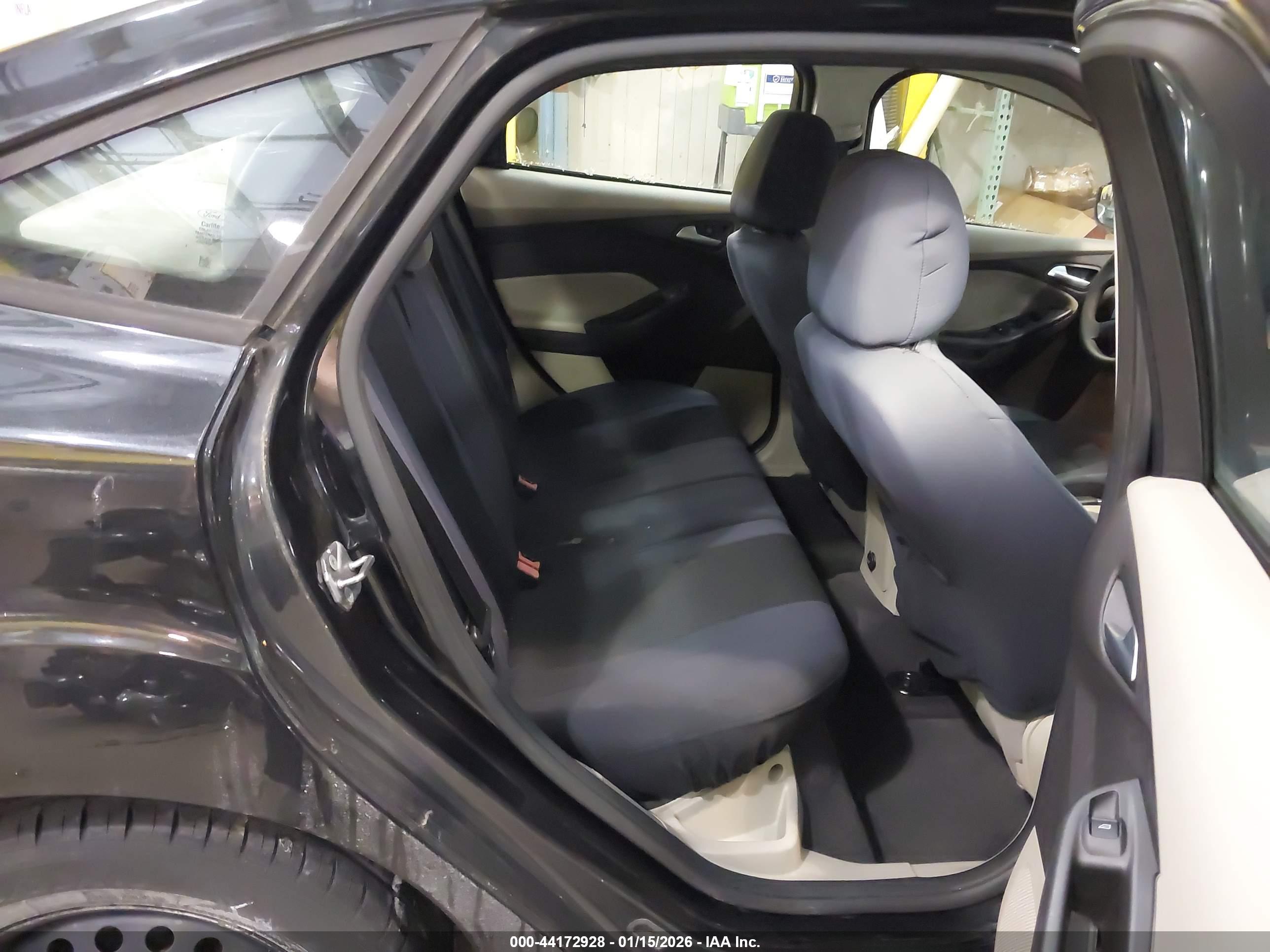FORD FOCUS image 8